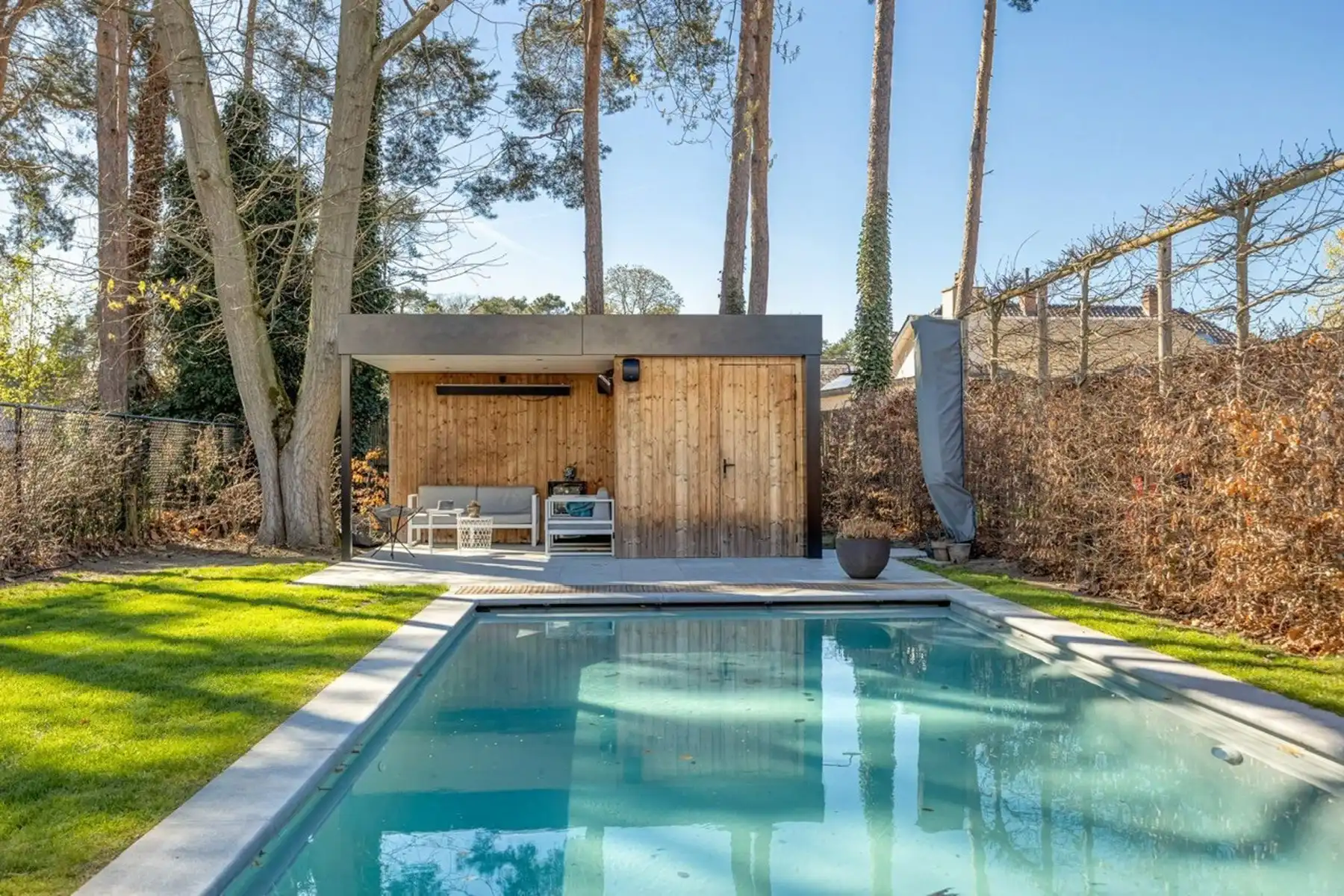 Recente halfopen BEN-woning met zwembad foto 7