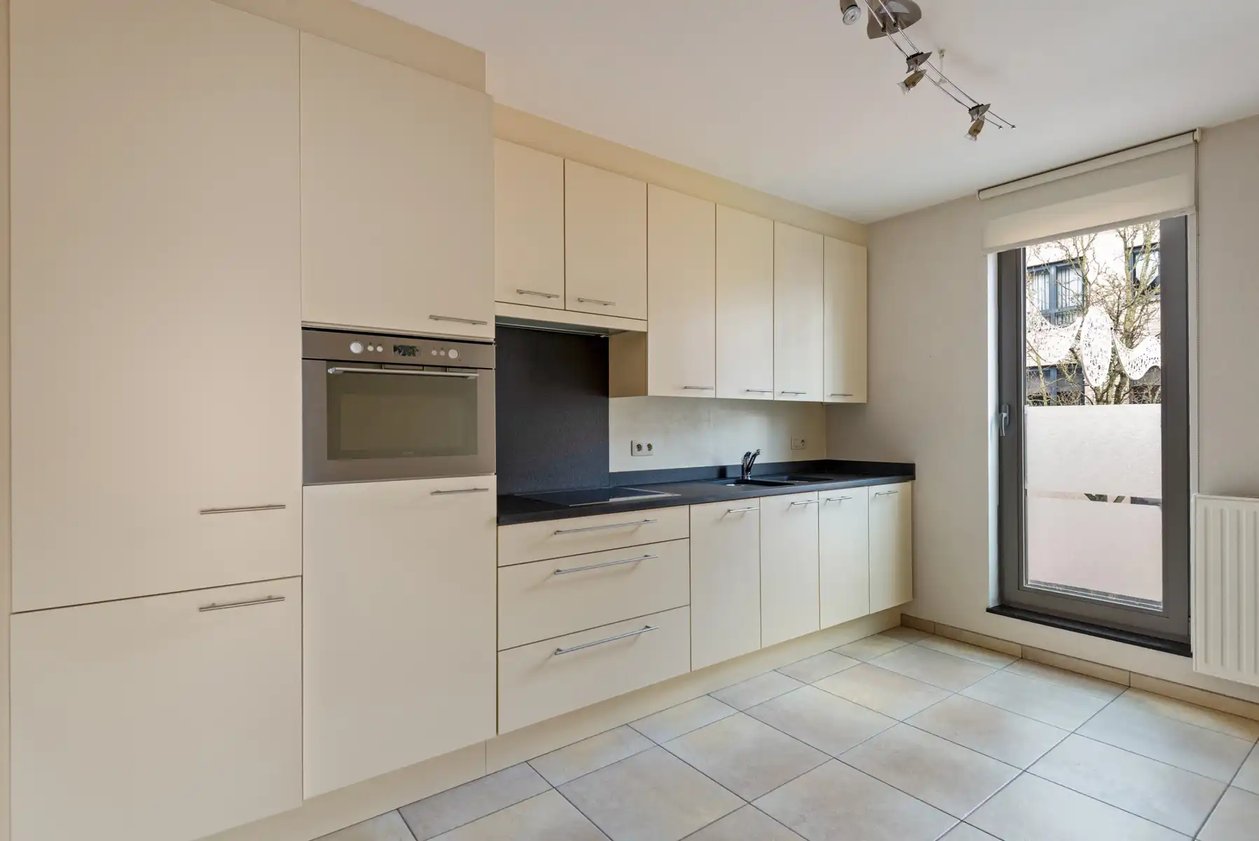 Lichtrijk hoekappartement gelegen in centrum Aartselaar foto 2