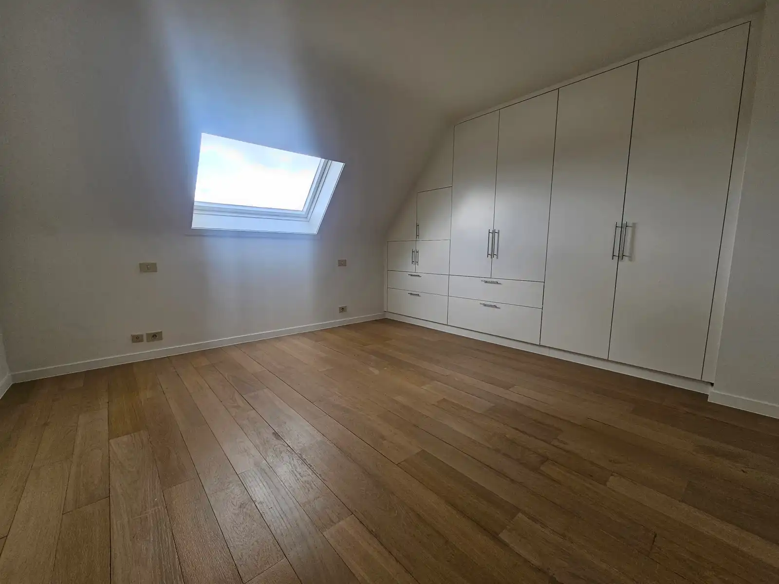 Lichtrijk duplex appartement met 2 slaapkamers en dubbele garage! foto 21