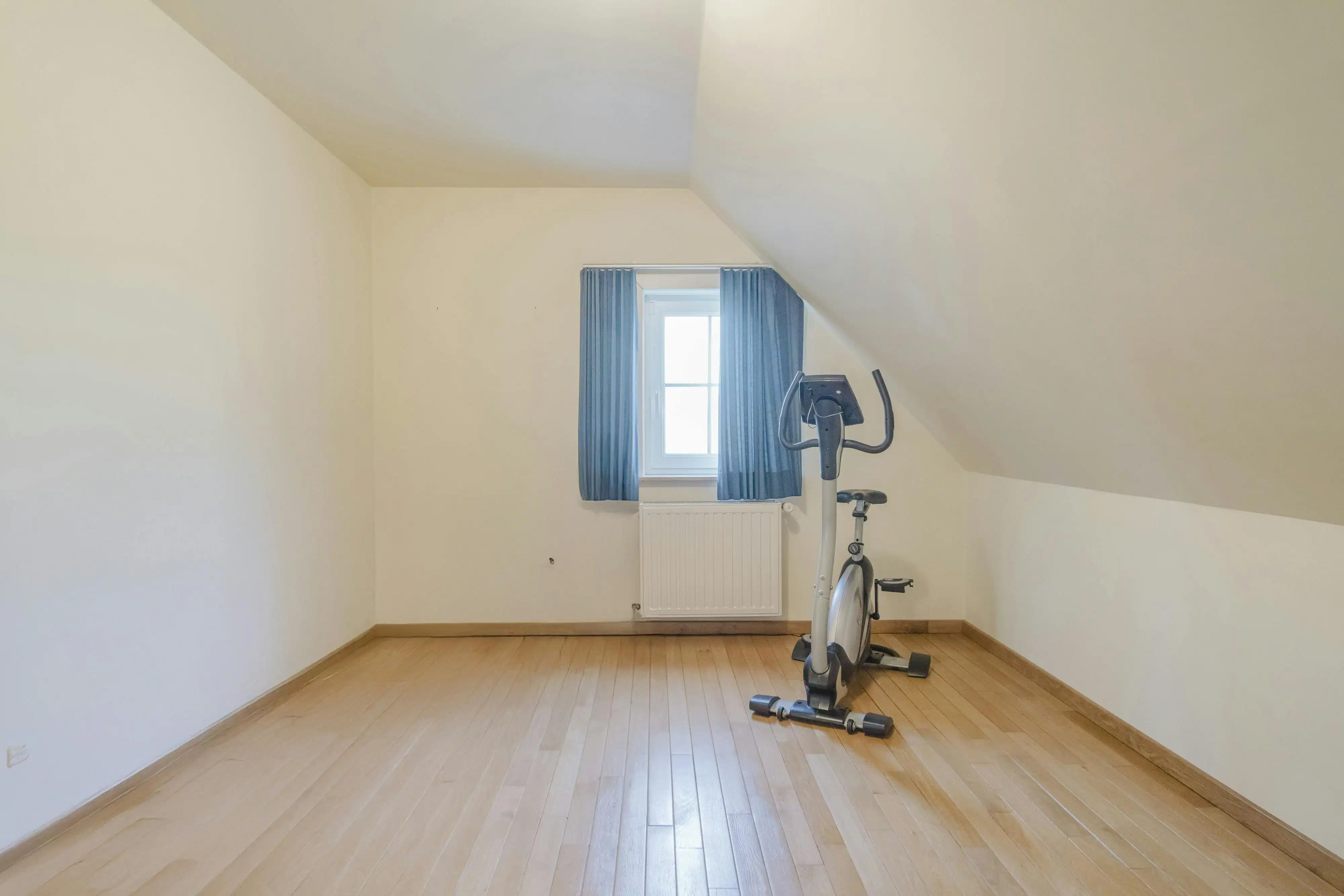 Villa met stallingen te koop op een ruim perceel van  10.026m² foto 12