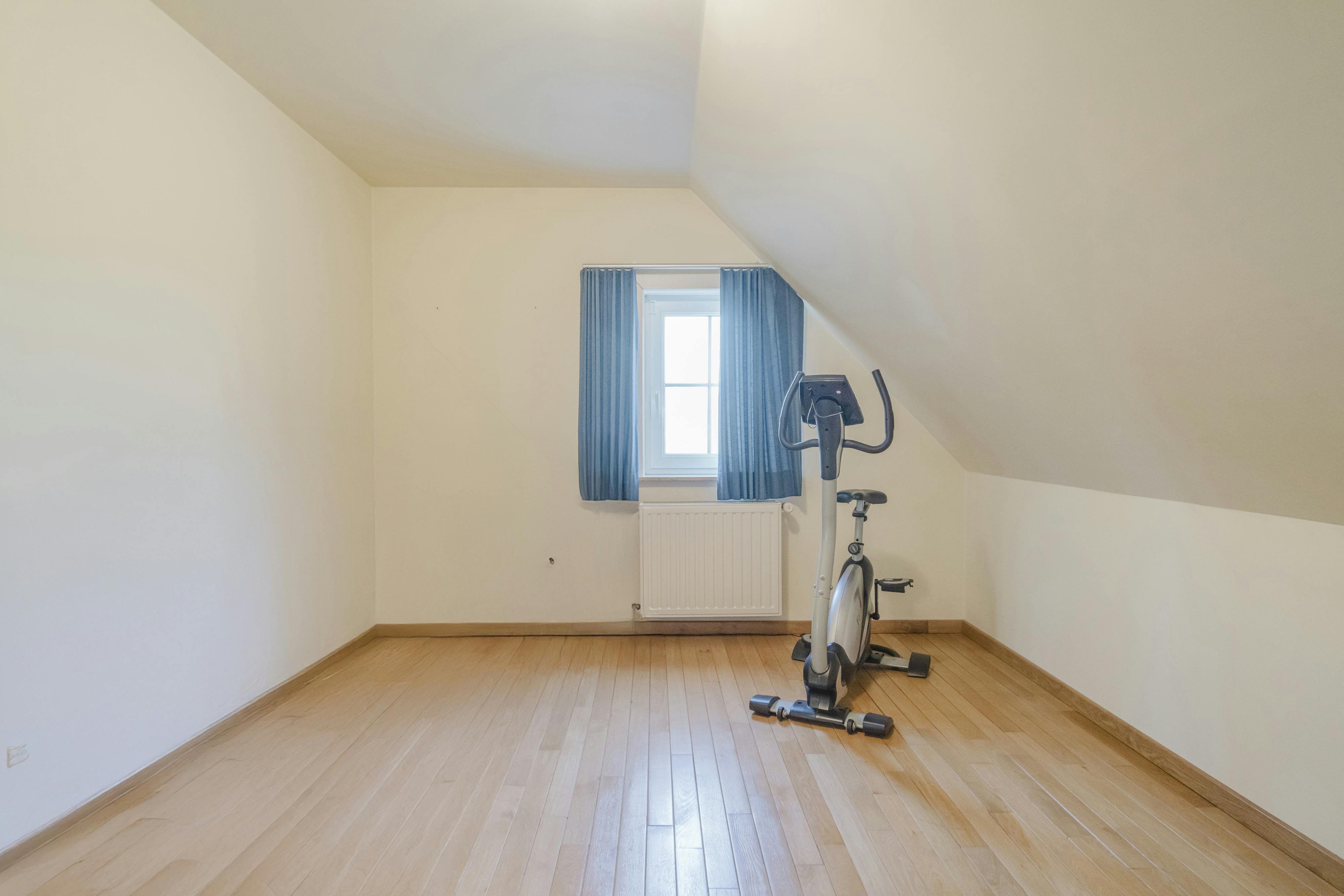 Villa met stallingen te koop op een ruim perceel van  10.026m² foto 12