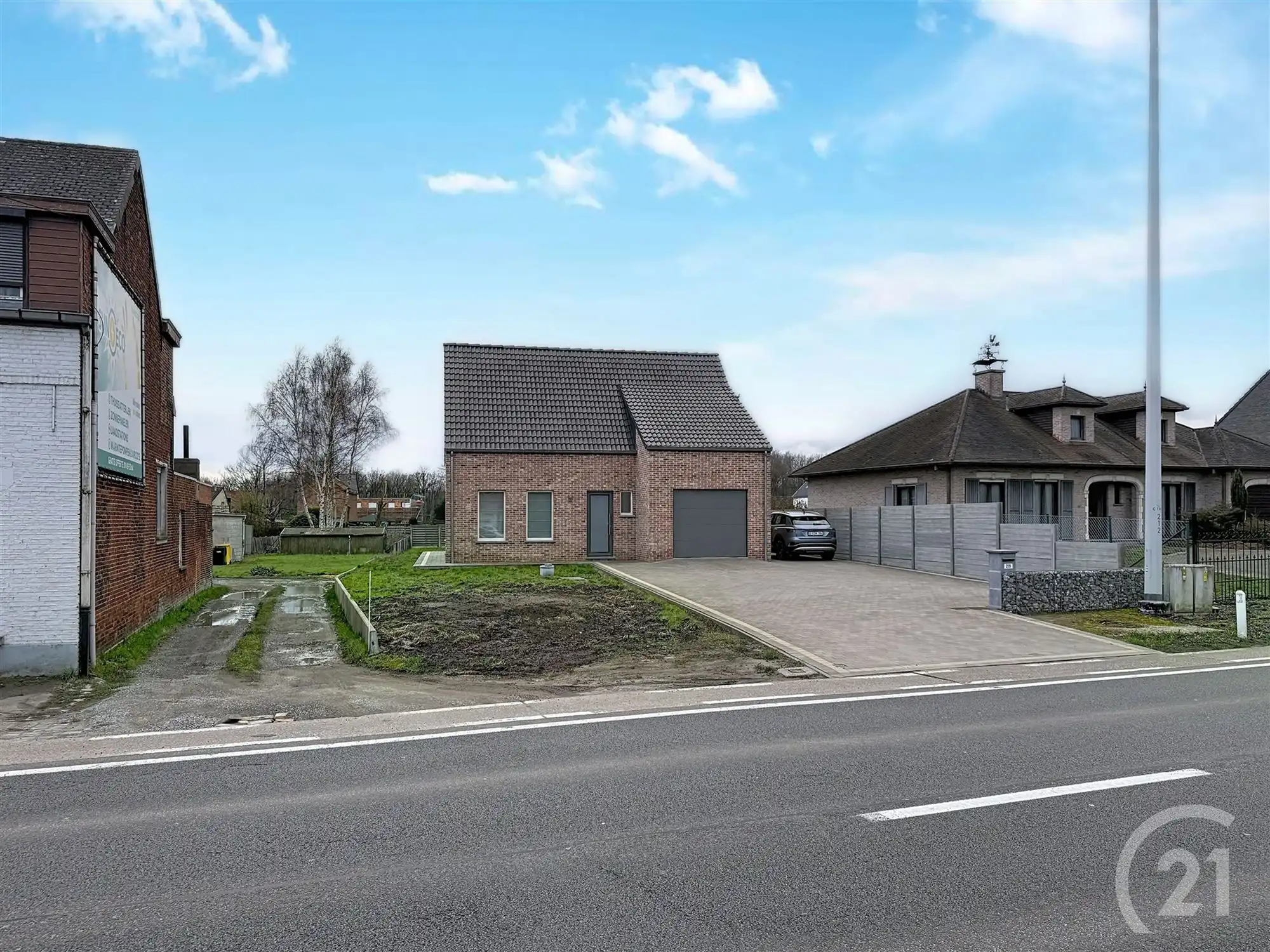 Aangename recente woning met 3 slaapkamers! foto 2