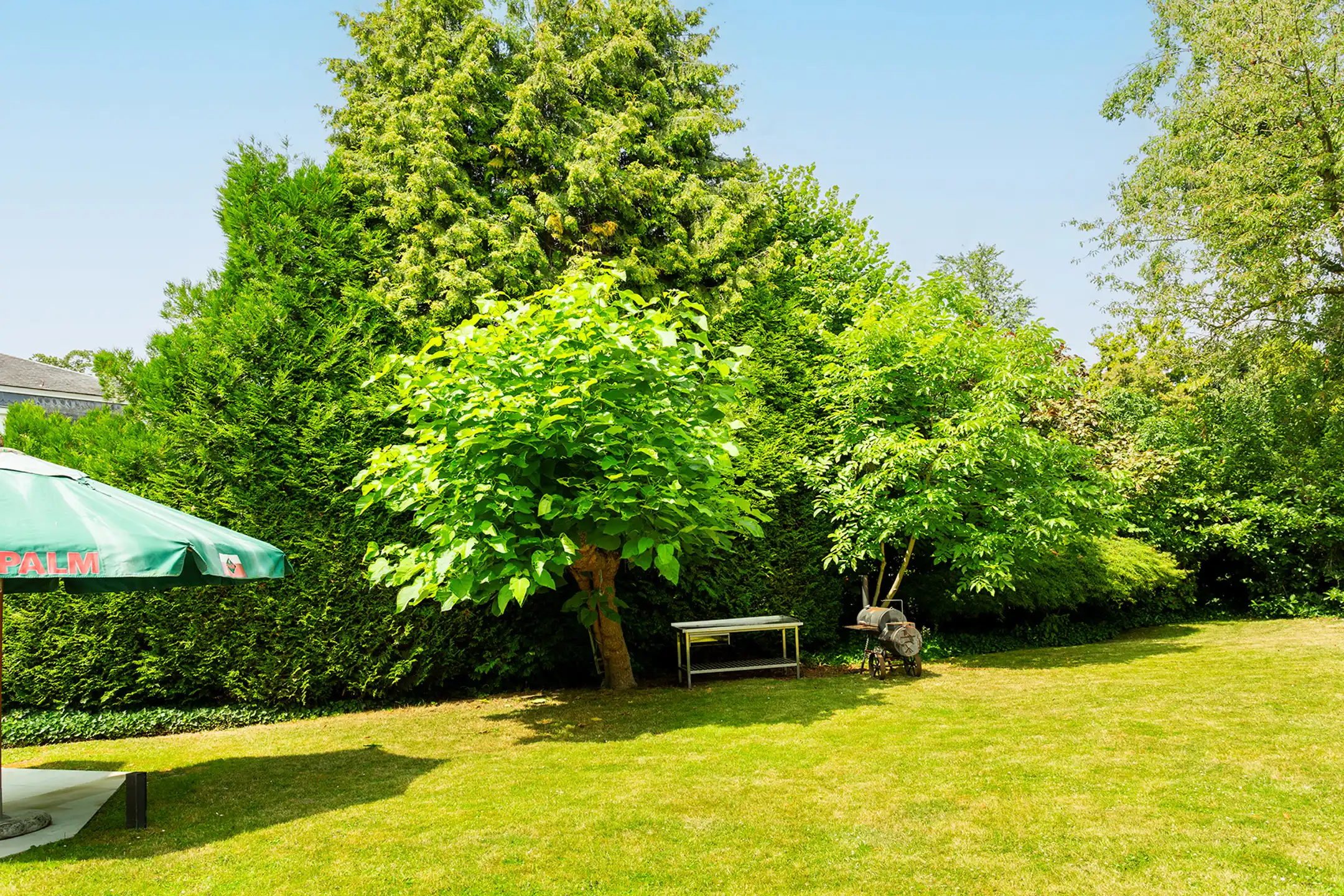 Topgelegen architectenwoning met ruim tuin en binnenzwembad. foto 47