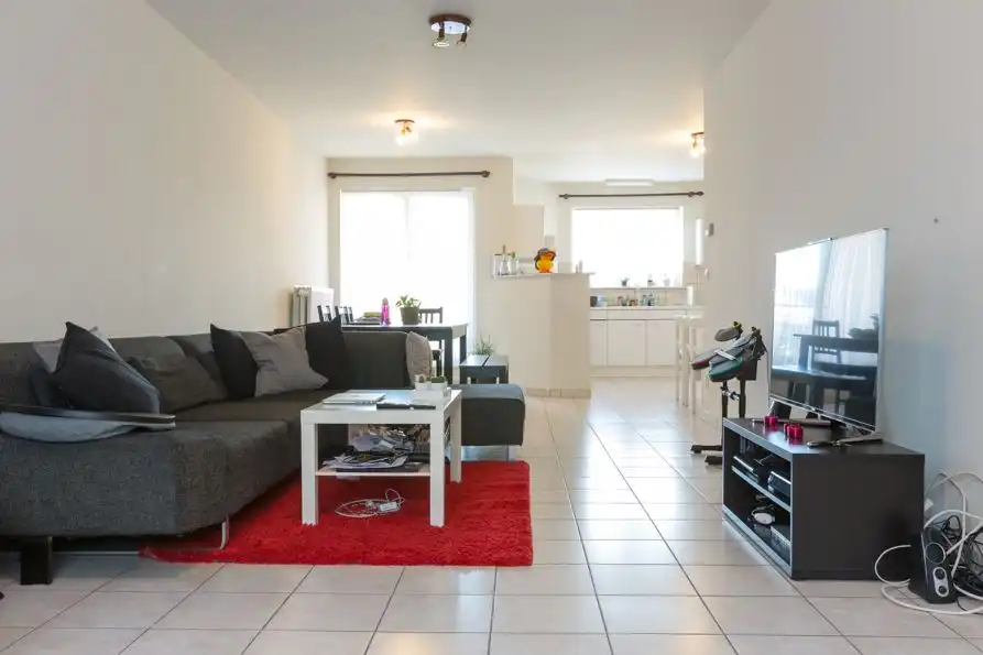 ZEER RUIM APPARTEMENT MET GARAGE, CENTRUM DIEST! foto {{pictureIndex}}