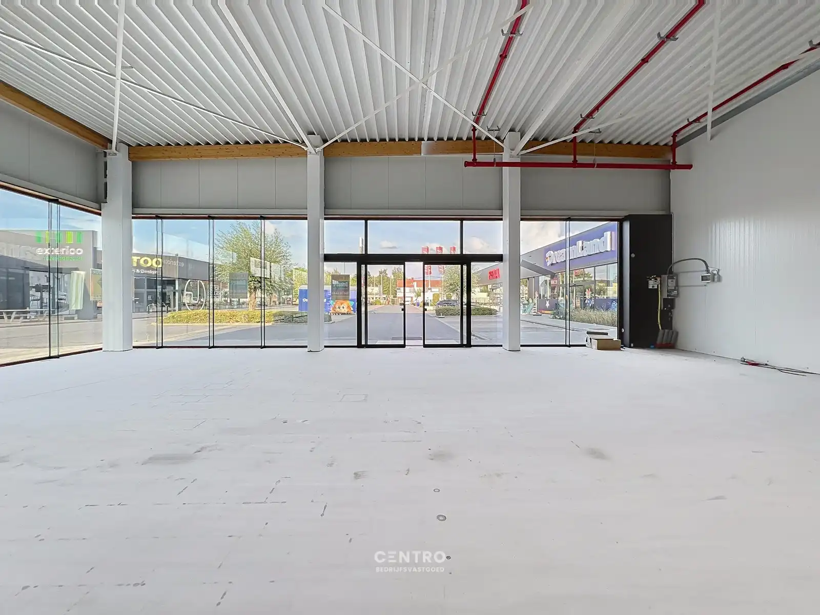 Vernieuwde baanwinkel (450m²) te huur in hét bruisende MAMMOETCENTER van Roeselare ! foto 13