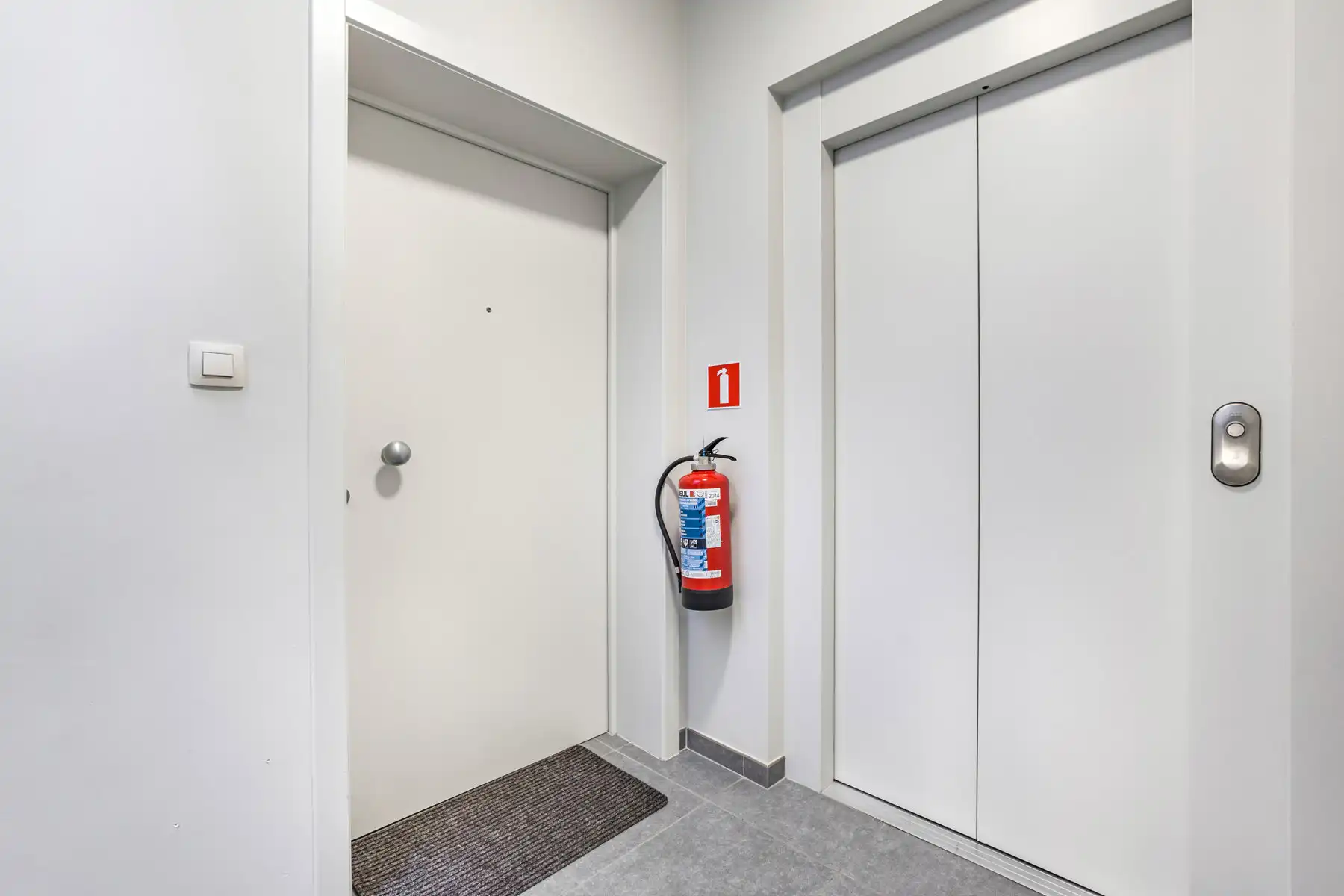 Zeer gunstig gelegen appartement met 2 slaapkamers + garage foto 5