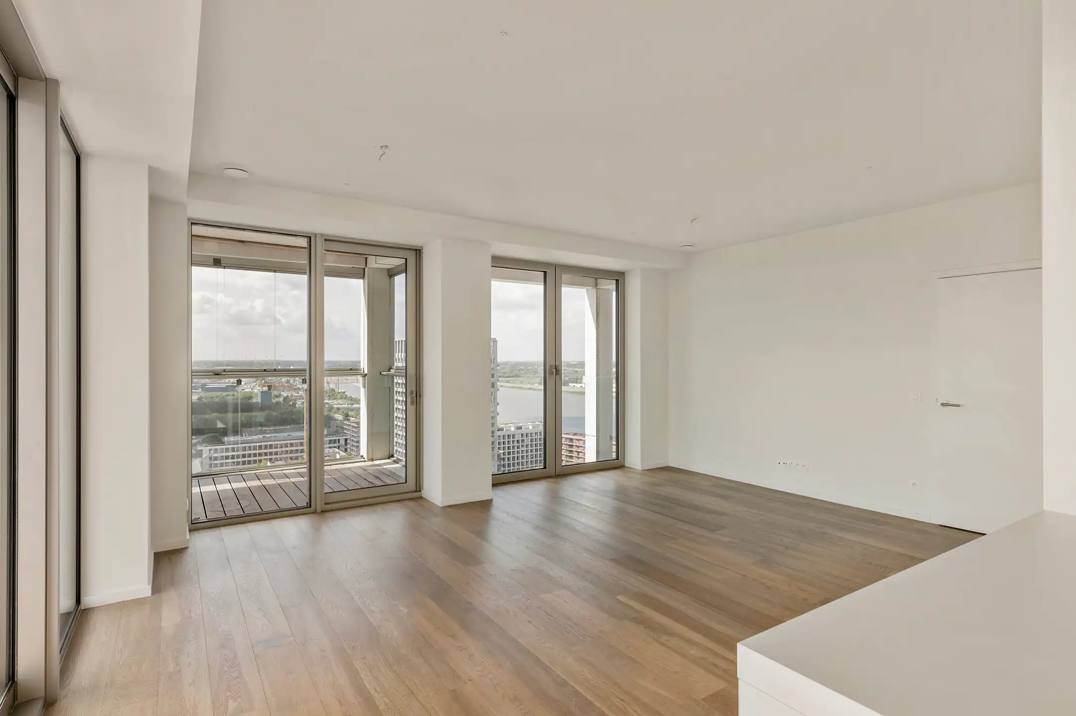 Uitzonderlijk hoekappartement op de 23ste verdieping met zicht over de skyline van Antwerpen.&nbsp; foto 11