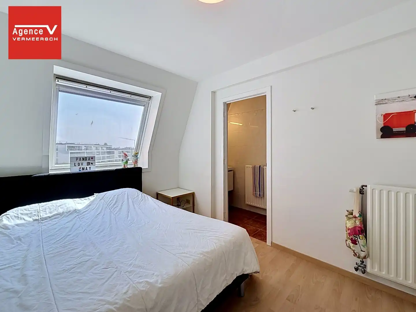 Stijlvol appartement met panoramisch verzicht op het hinterland.  foto 21