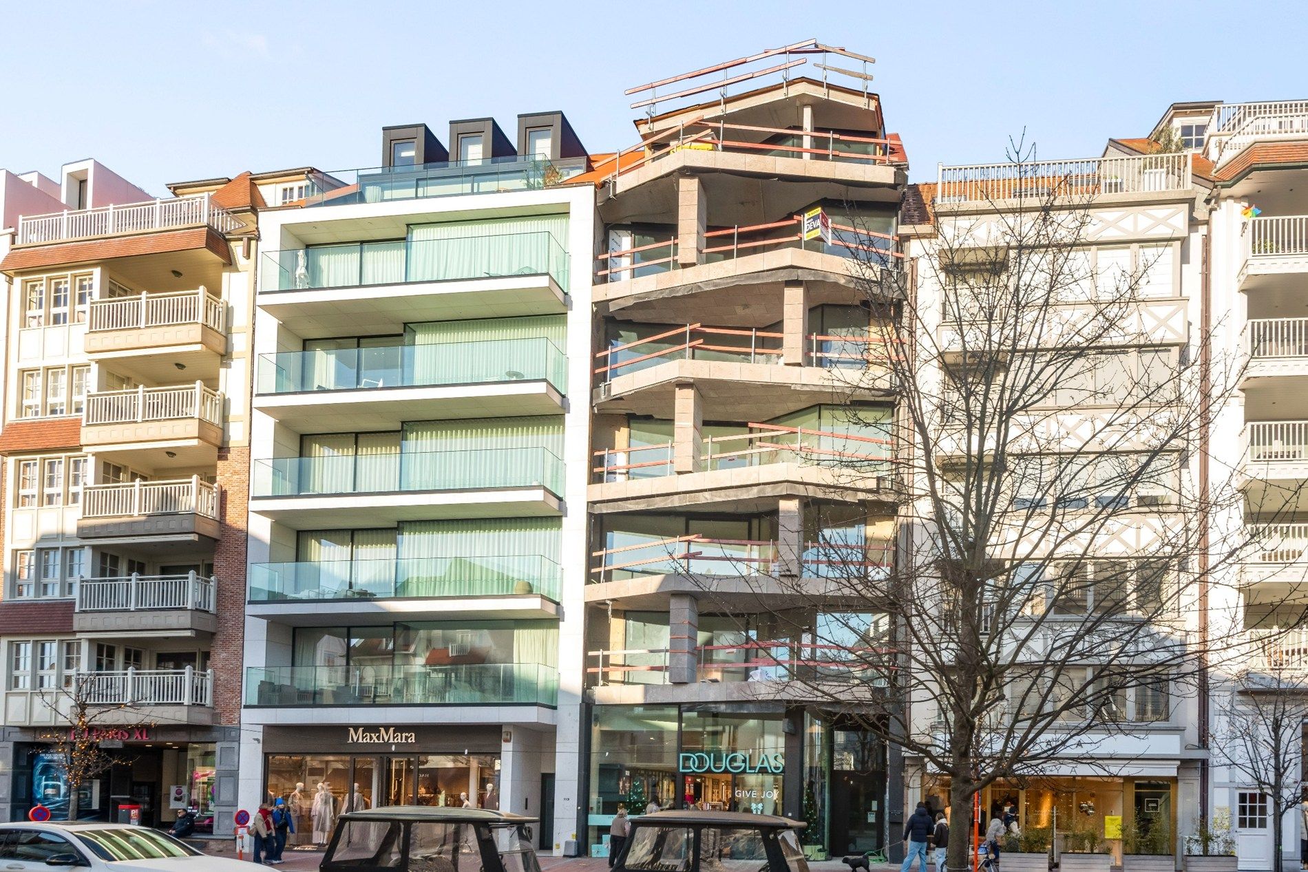 Zuidgericht, nieuw appartement in een prestigieus project gelegen in het Zoute vlakbij het Albertplein foto {{pictureIndex}}