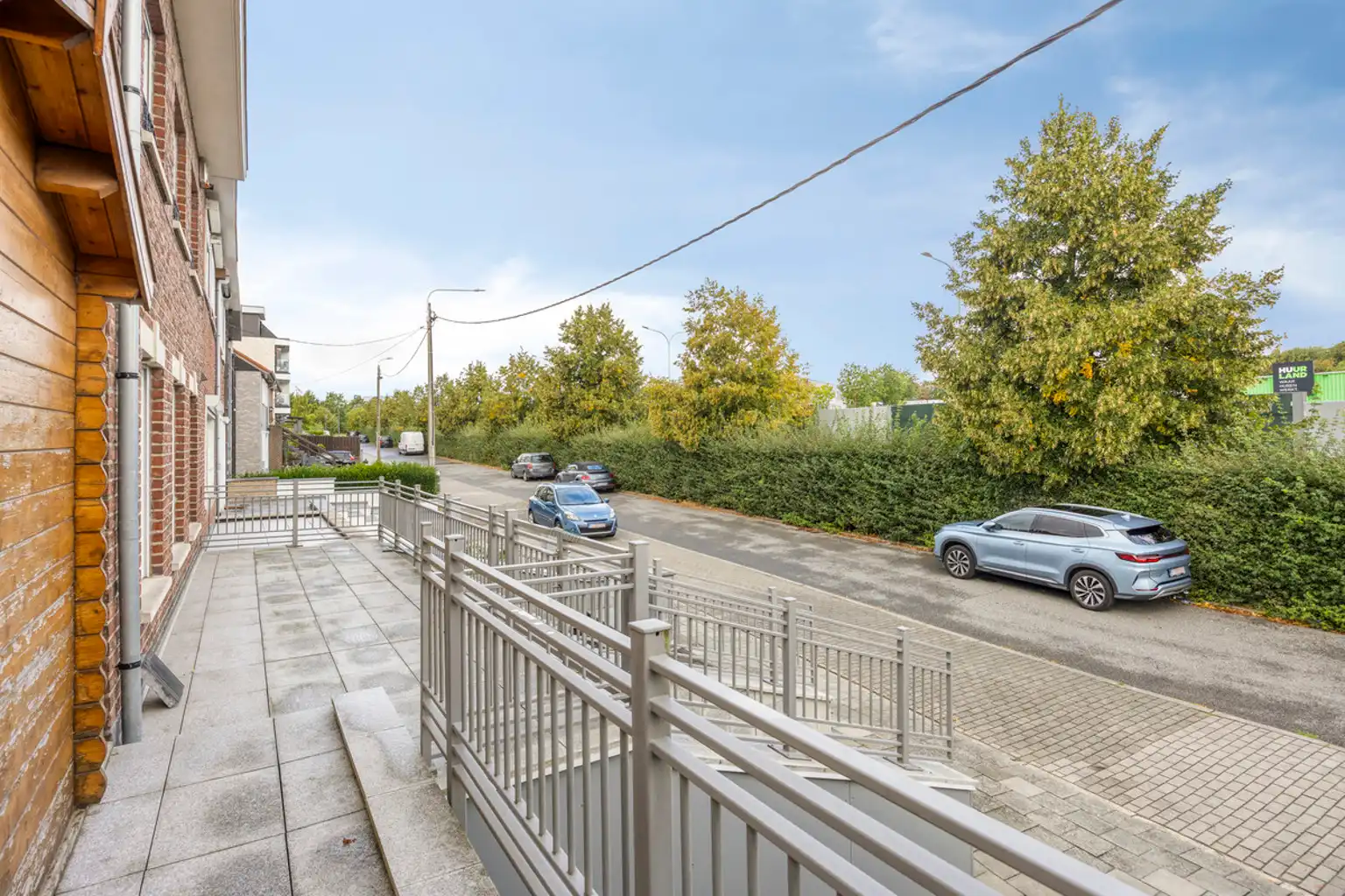 Instapklare woning met 4 slaapkamers, tuin & 2 garages foto 32