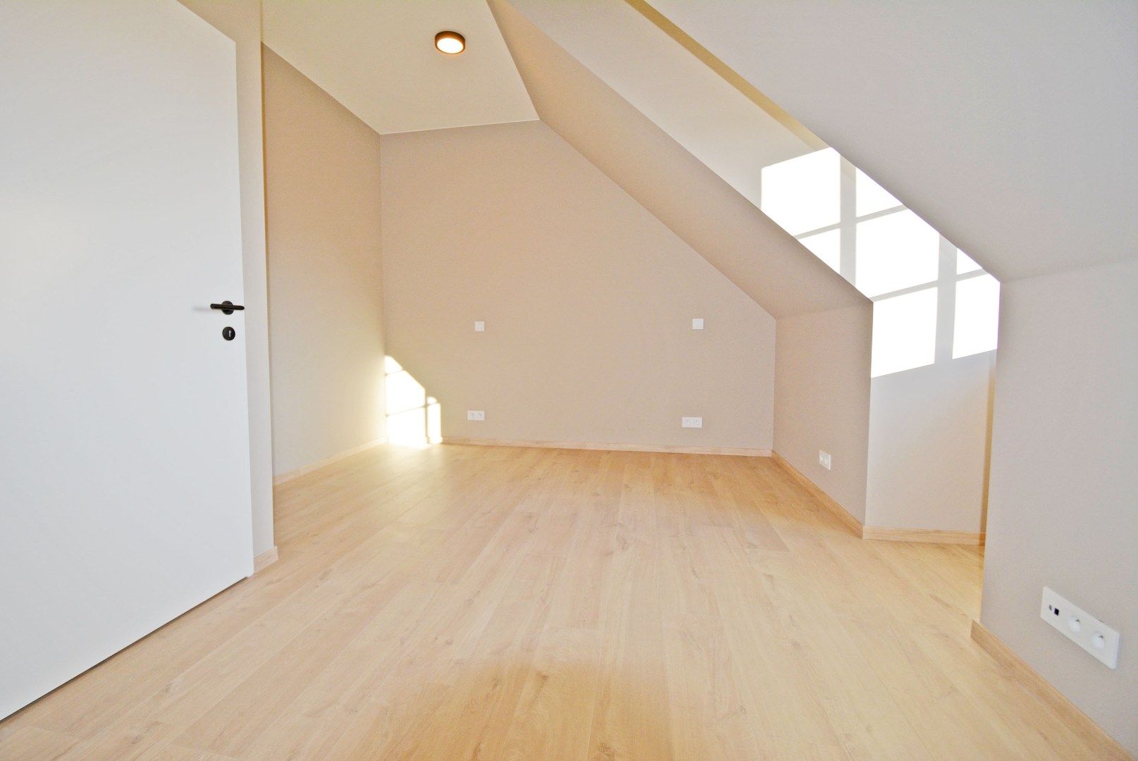 Moderne en energiezuinige nieuwbouwwoning in Koolkerke. foto 20