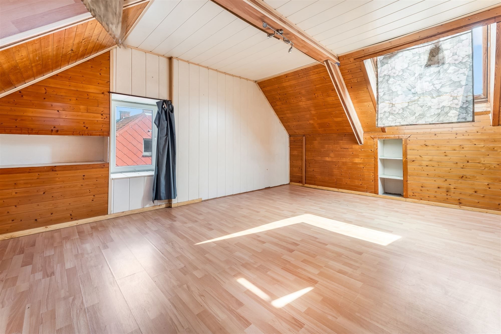 DEELS GERENOVEERDE WONING OP CENTRALE LIGGING foto 18