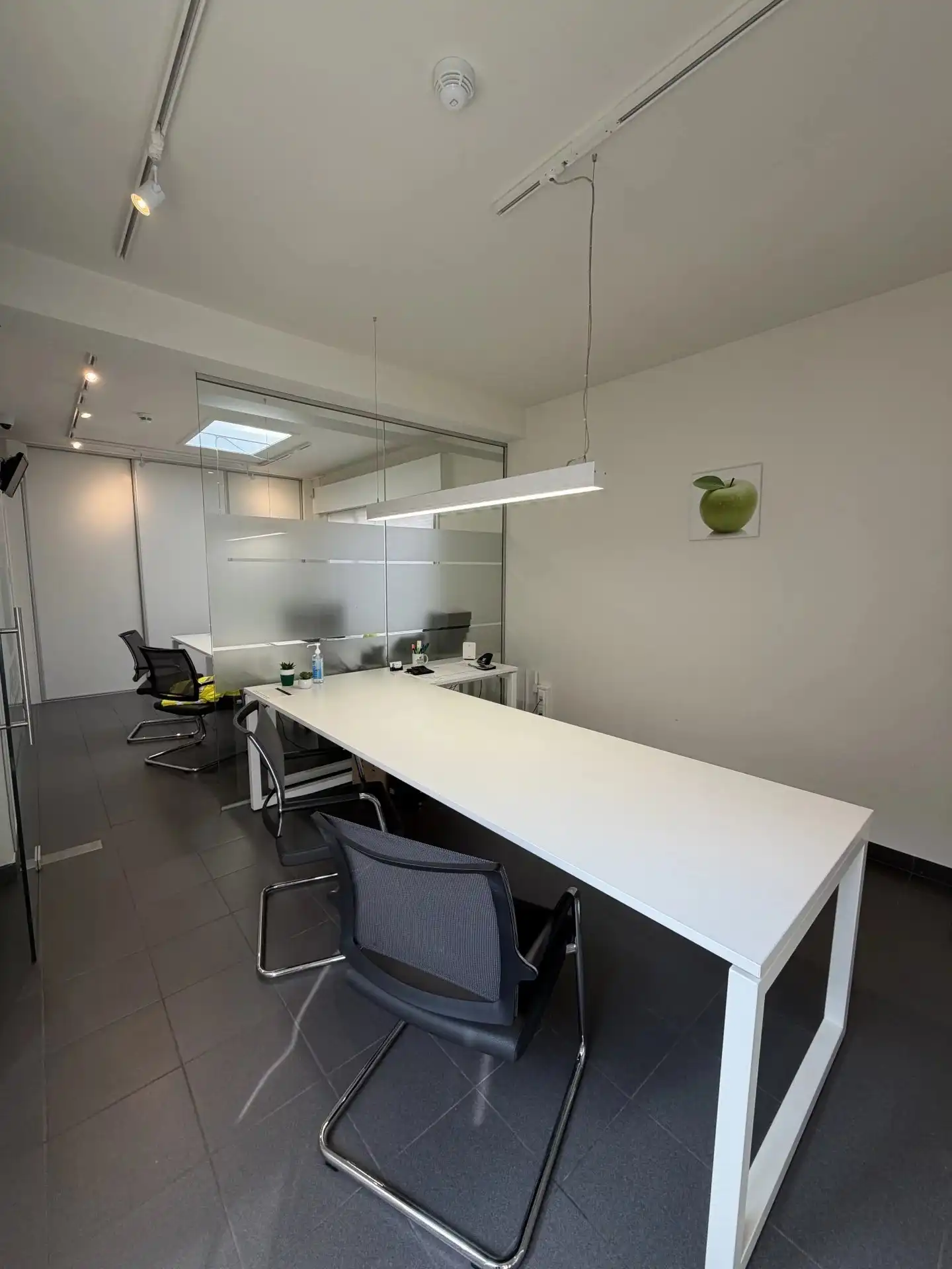 Ruim handelspand op toplocatie in Koersel centrum foto 14