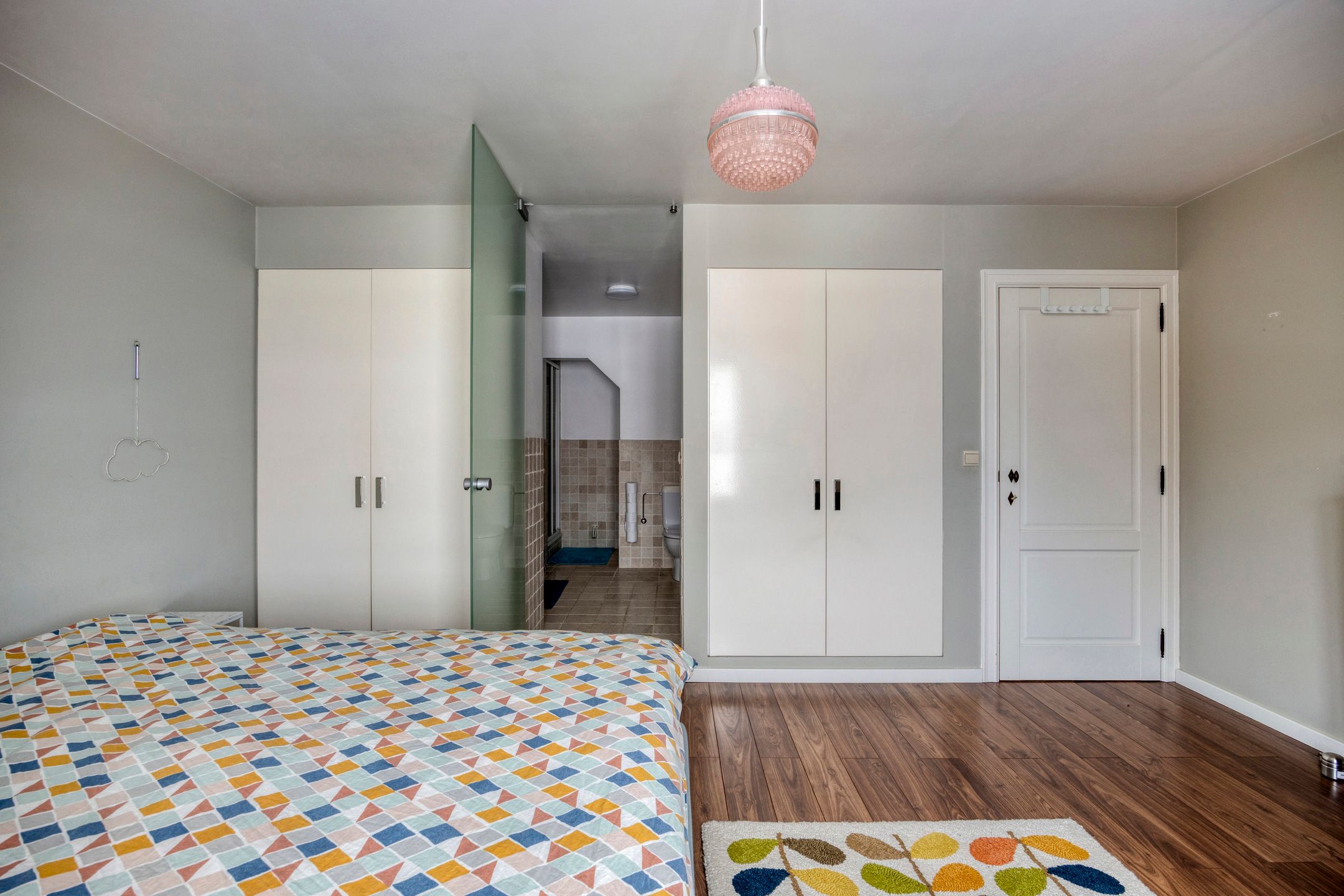 Zeer ruime Kwadraat-woning met 5 slaapkamers en 2 badkamers foto 17