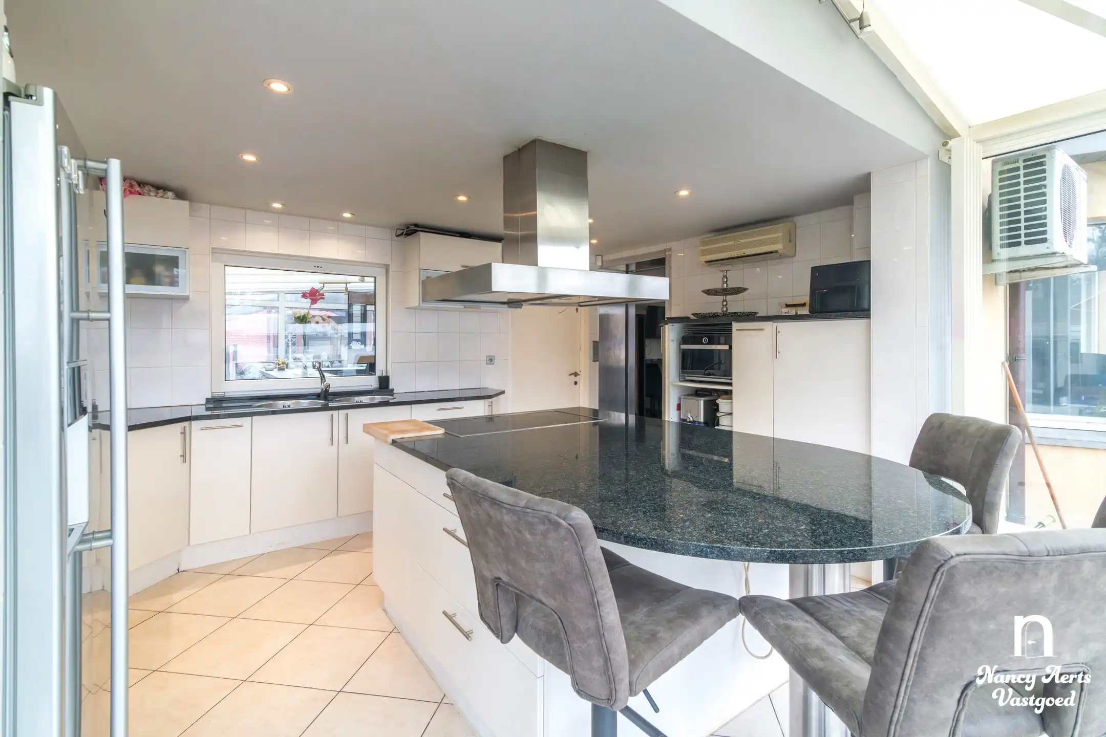 Ruime woning met zwembad en tal van mogelijkheden foto 8