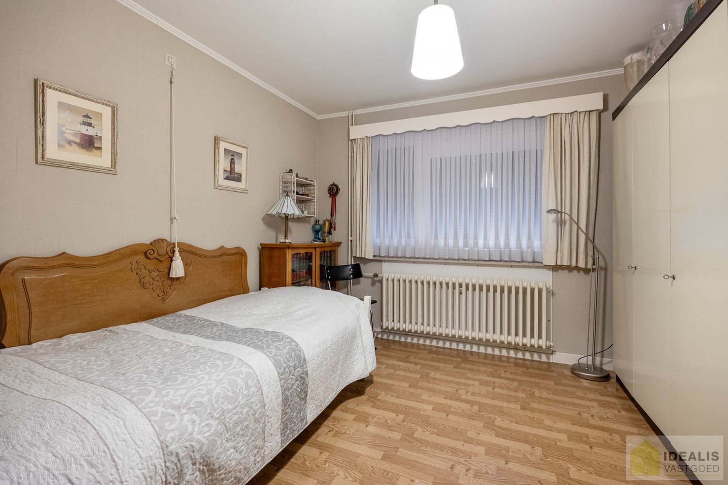 Aangename karakterwoning op fijne locatie te Pelt. Deze woning omvat maar liefst +-124m² netto bewoonbare oppervlakte op een perceel van 7a 36ca met een ruime woonkamer, 3 slaapkamers, badkamer, wasplaats en eventueel af te werken zolder vlakbij de dorpskern van Pelt! Uiterst geschikt voor kandidaten op zoek naar een betaalbare doch instapklare woning. foto 22