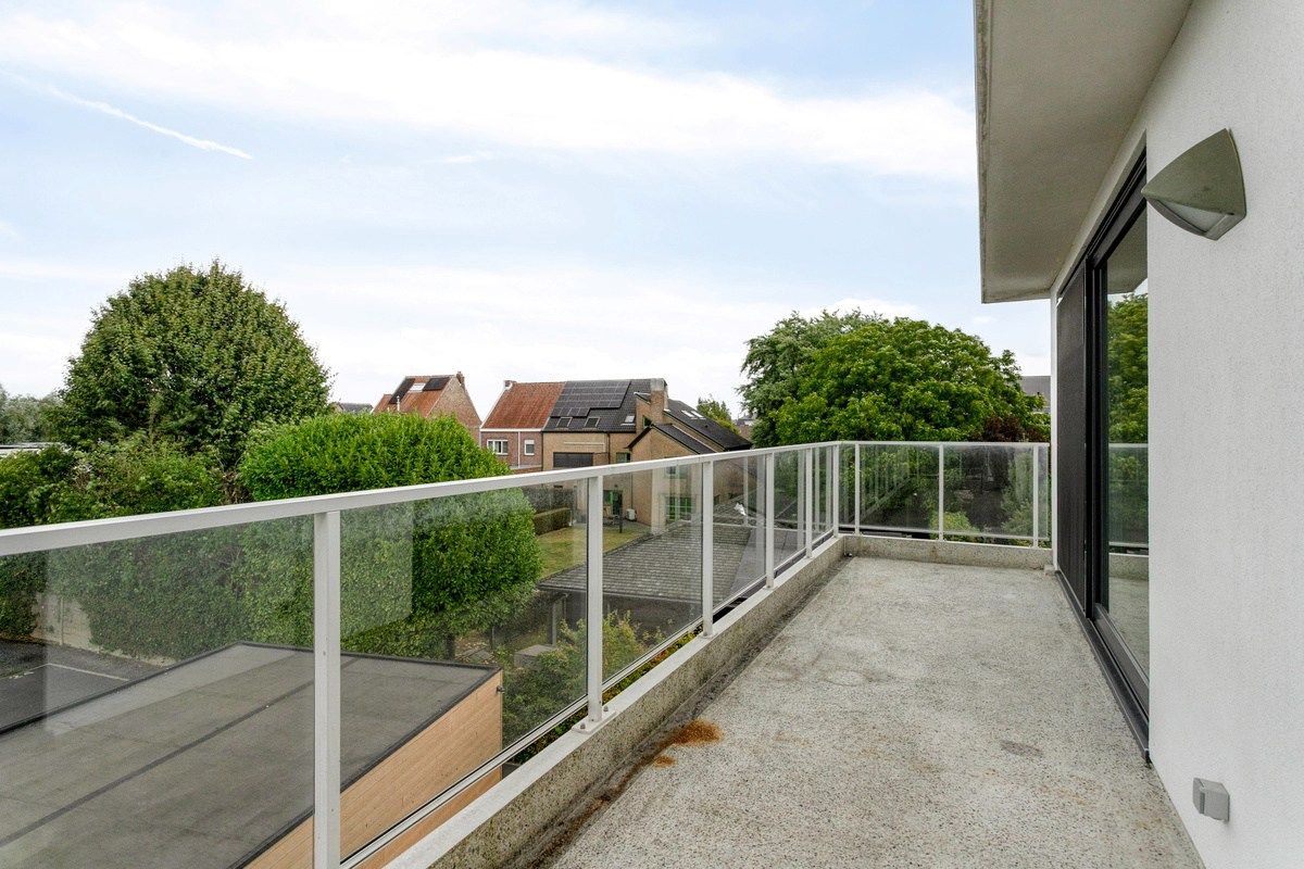 Dit modern afgewerkt appartement bevindt zich op de tweede verdieping van een recente residentie. foto 12