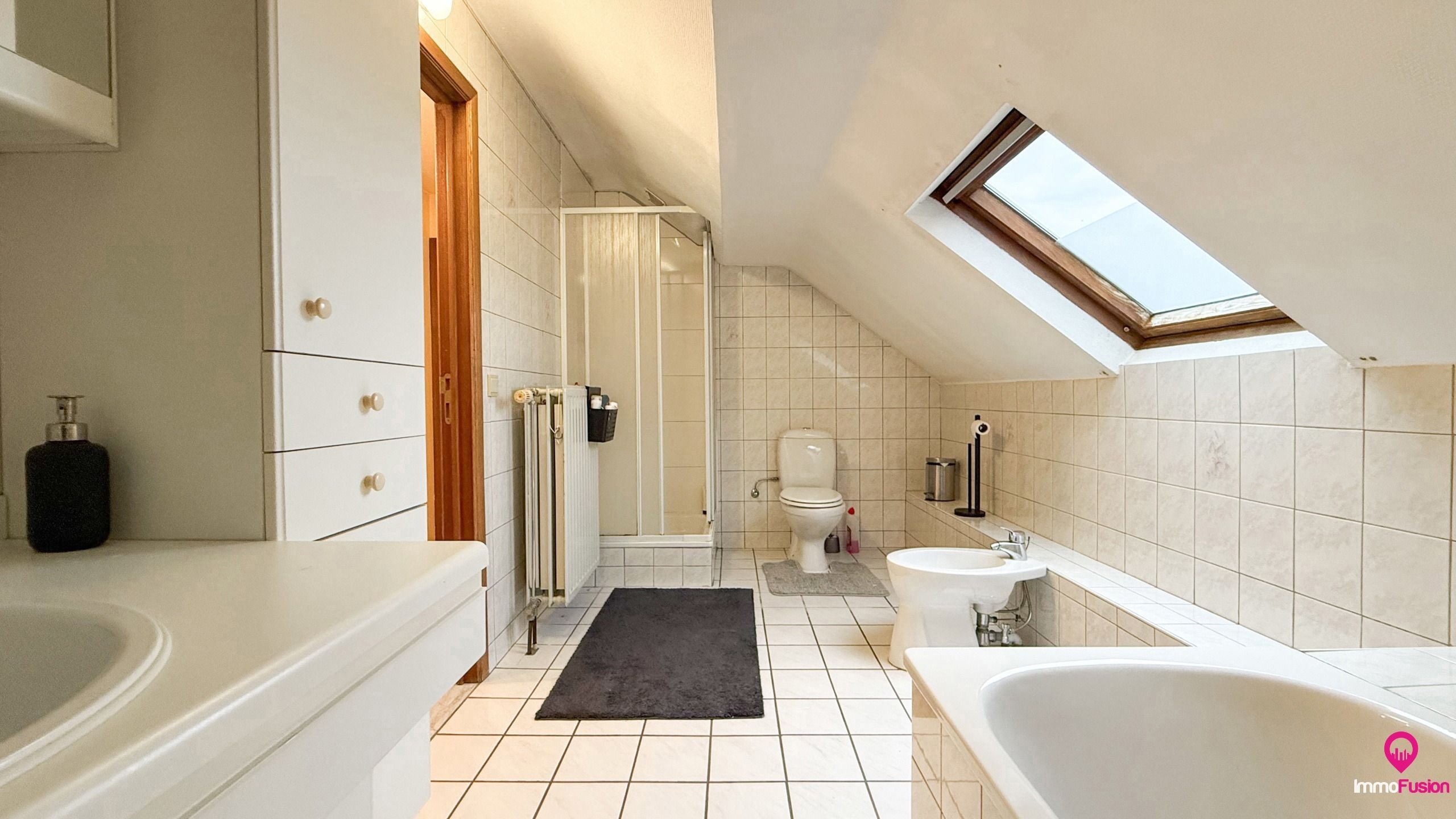 Woning 4 slpk met commerciële vergunning op centrale ligging foto 37