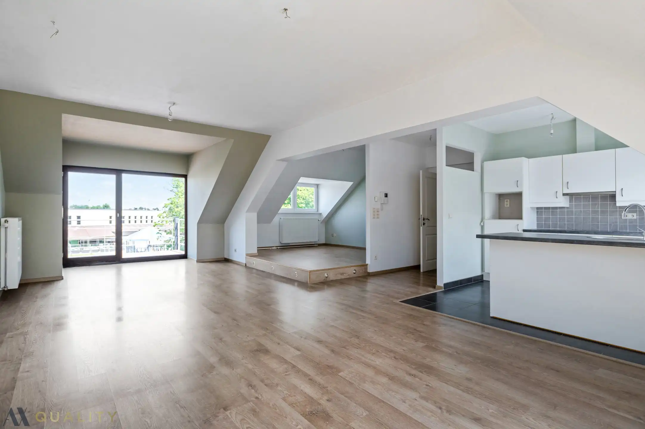 Centraal gelegen 2 slpk. appt. met gar. en terras. Vrij vanaf 15/03/2026 foto 2