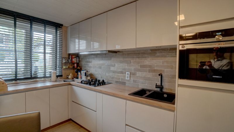 Vernieuwd woonhuis van 140m² met garage en tuin in half-open-bebouwing foto 22