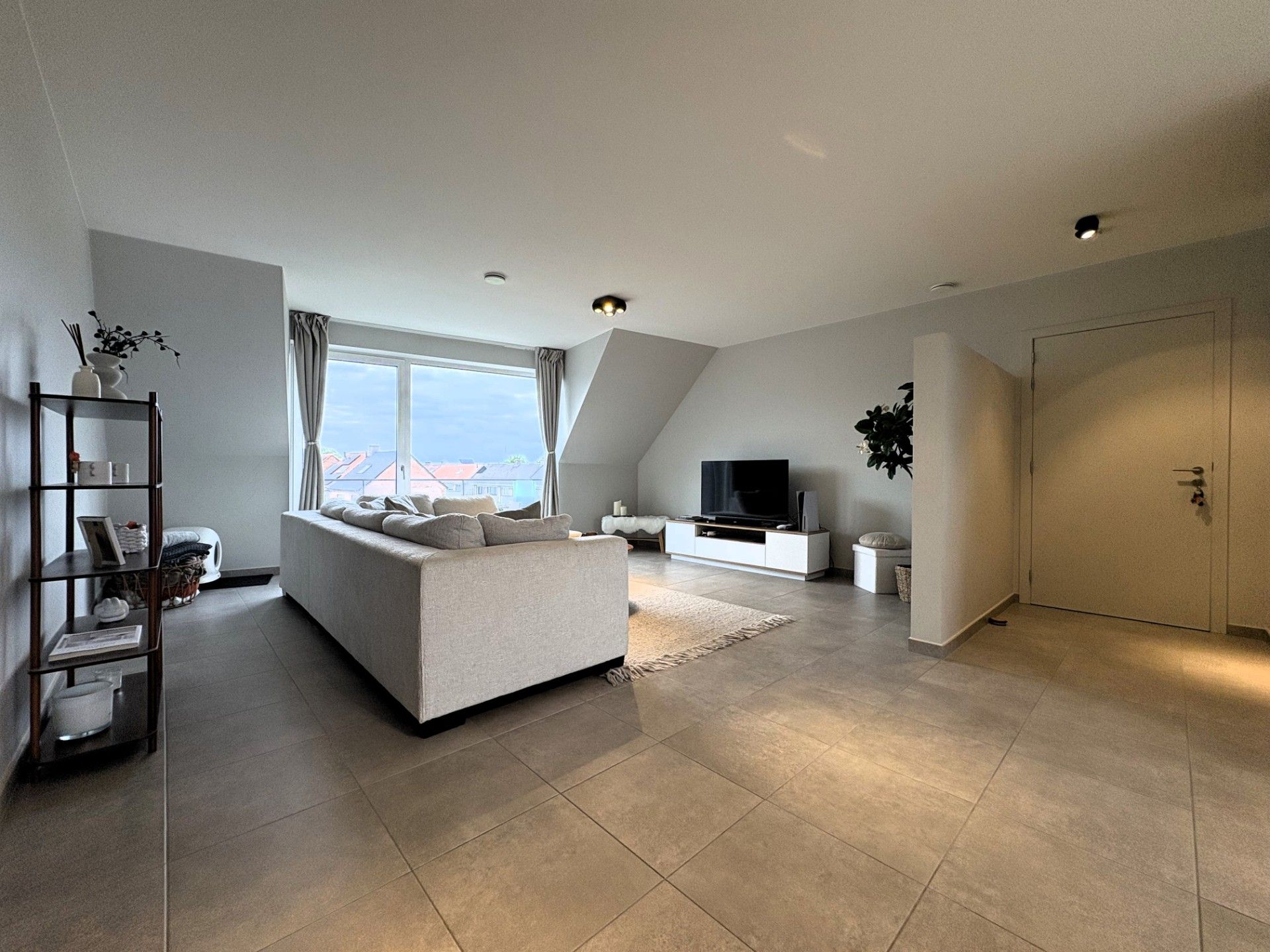 Schitterend onderhouden appartement met 2 slaapkamers foto {{pictureIndex}}