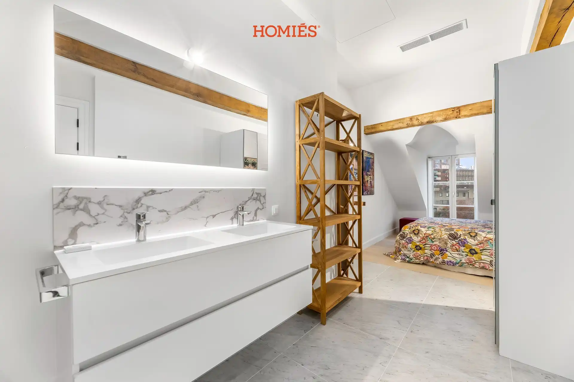 Luxe loft in gerenoveerd historisch pand foto 11