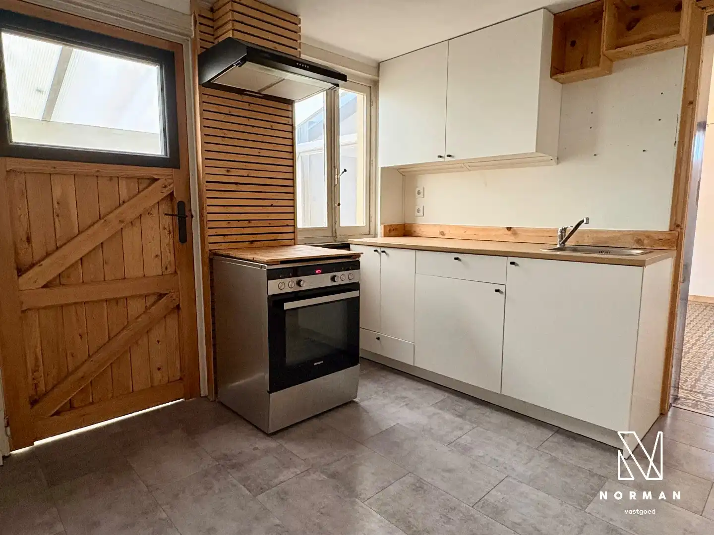 Ruime woning te koop met 4 slaapkamers en een grote garage te Harelbeke!  foto 5