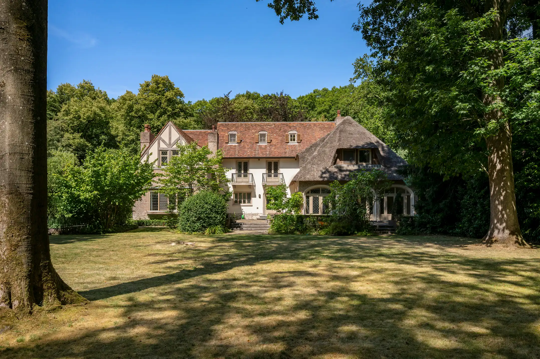 Karaktervolle villa met binnenzwembad in de "Lint" foto 2