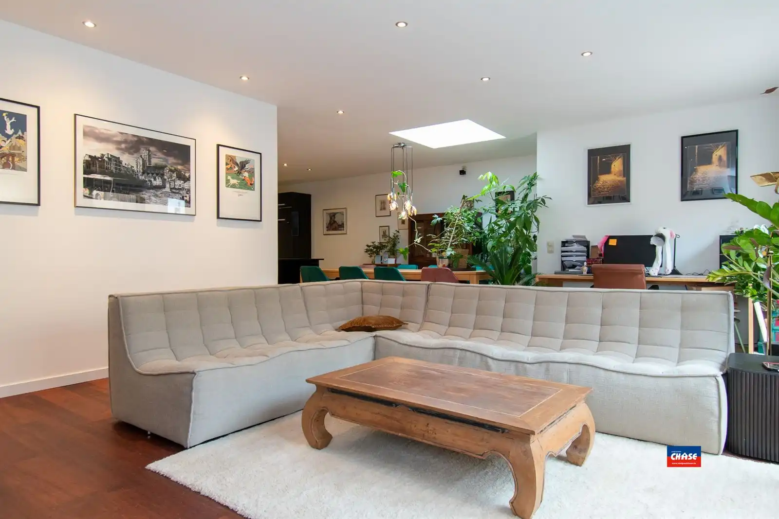 Ruime woning met 2 slpks, garage en tuin  foto 2