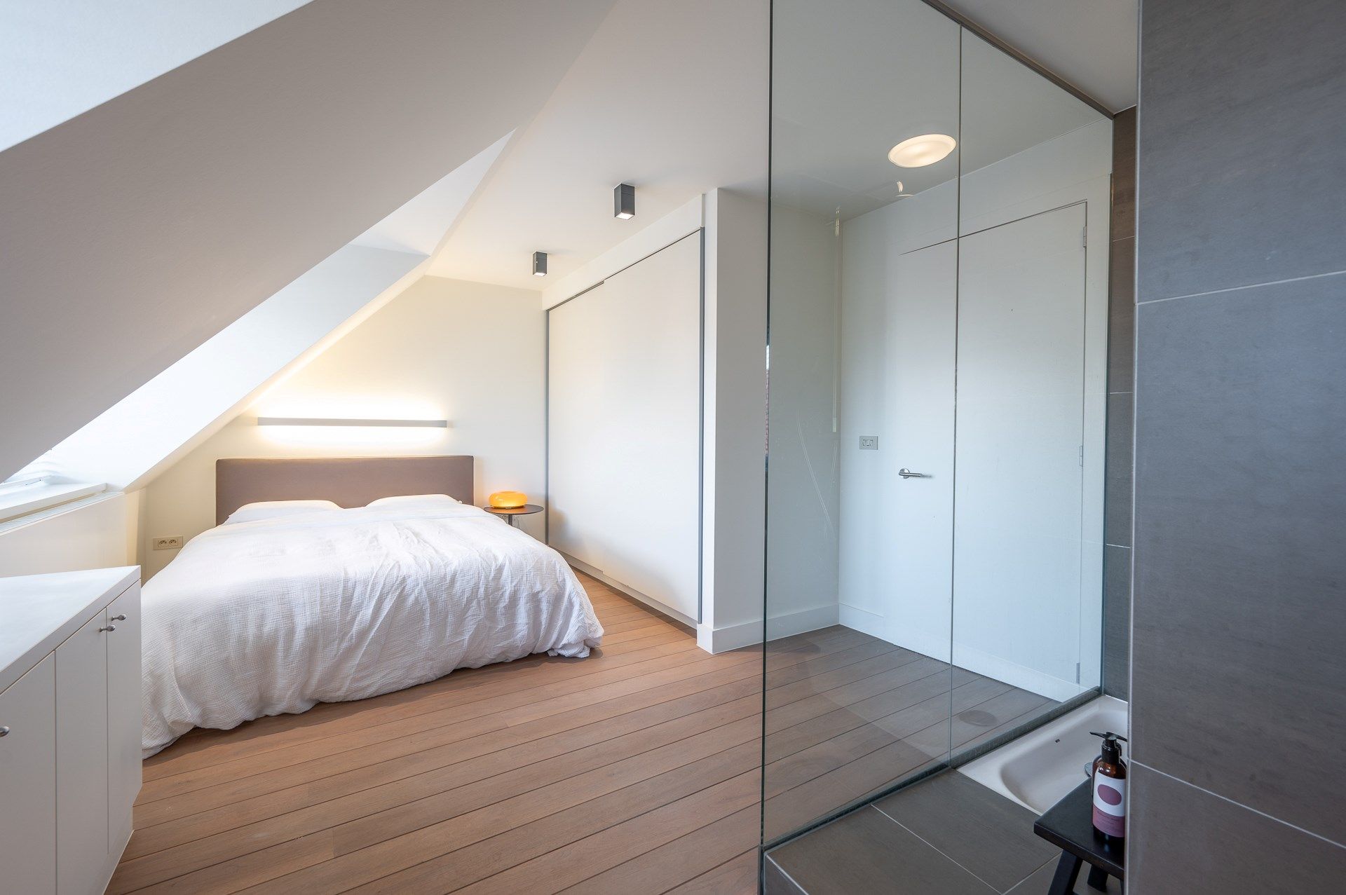 Prachtig, ruim 2 slaapkamer appartement met ruime terrassen centraal gelegen op de Zoutelaan te Knokke. foto 23