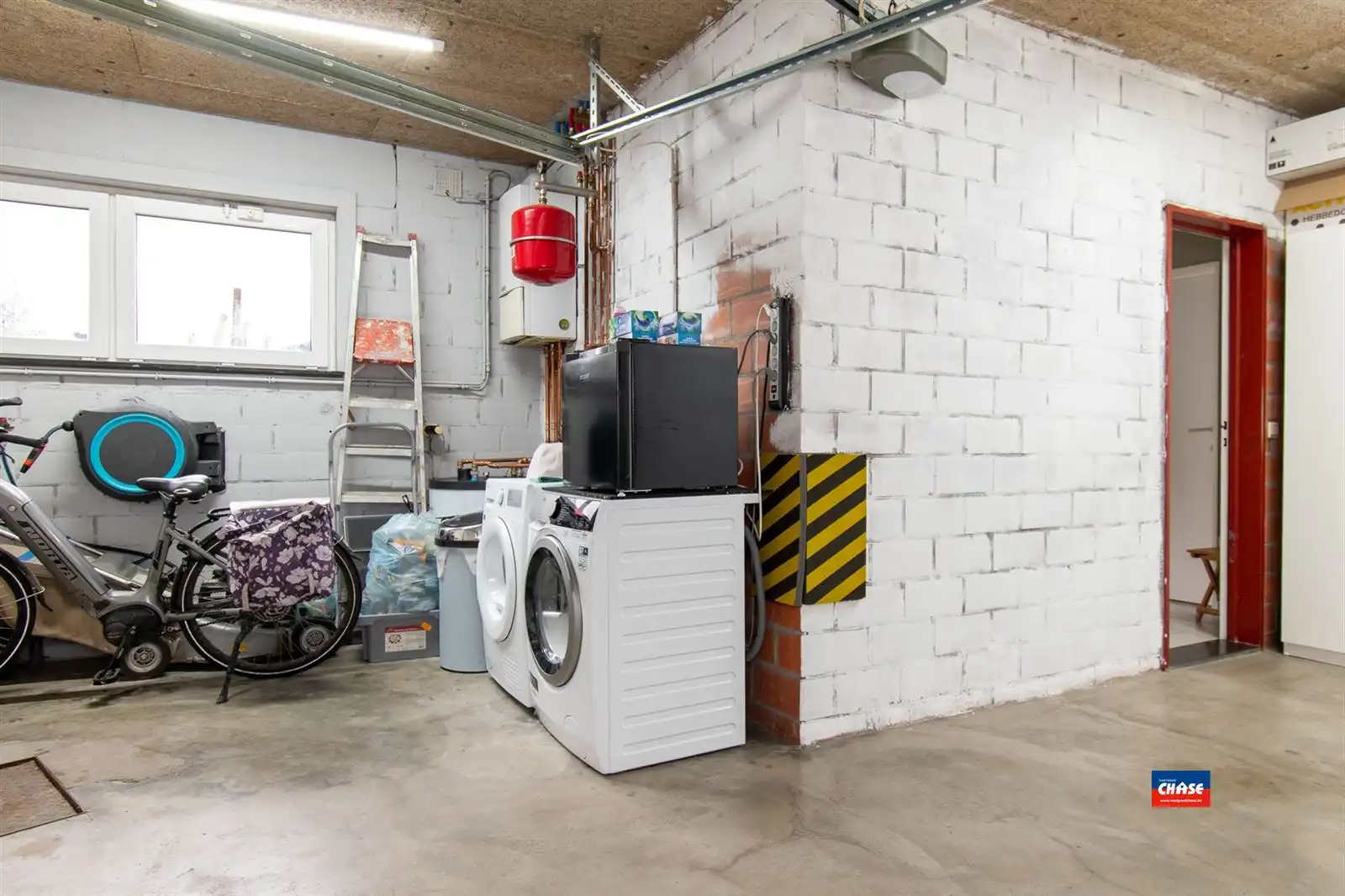 Halfopen gezinswoning met 3 slaapkamers, grote tuin én garage foto 6