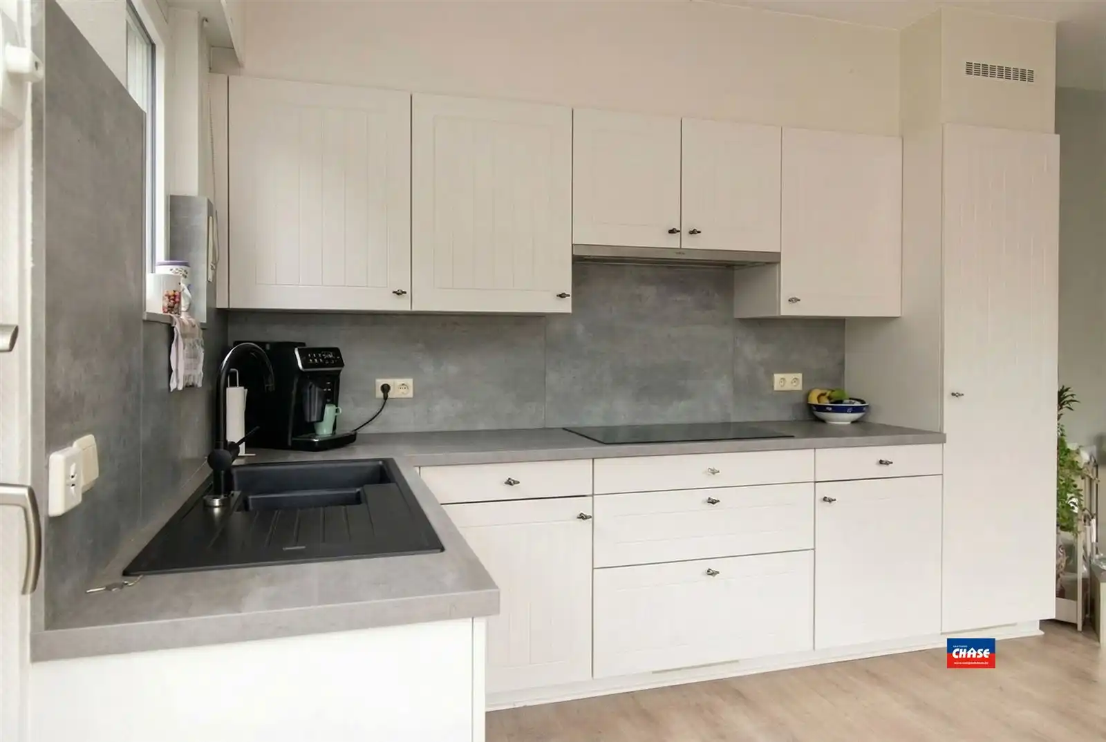 Halfopen gezinswoning met 3 slaapkamers, grote tuin én garage foto 6