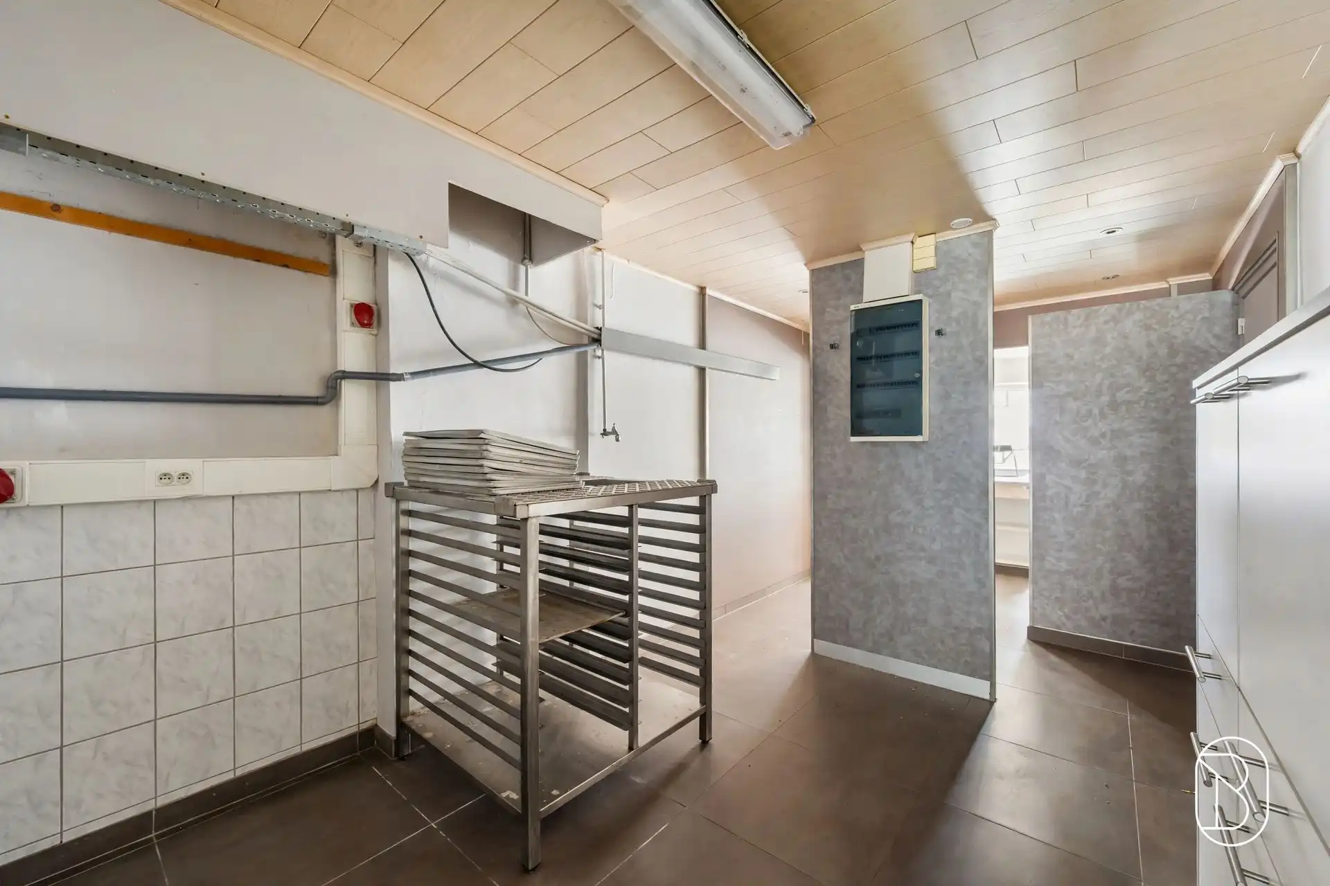 Topgelegen handelspand met kwalitatief duplex appartement foto 20
