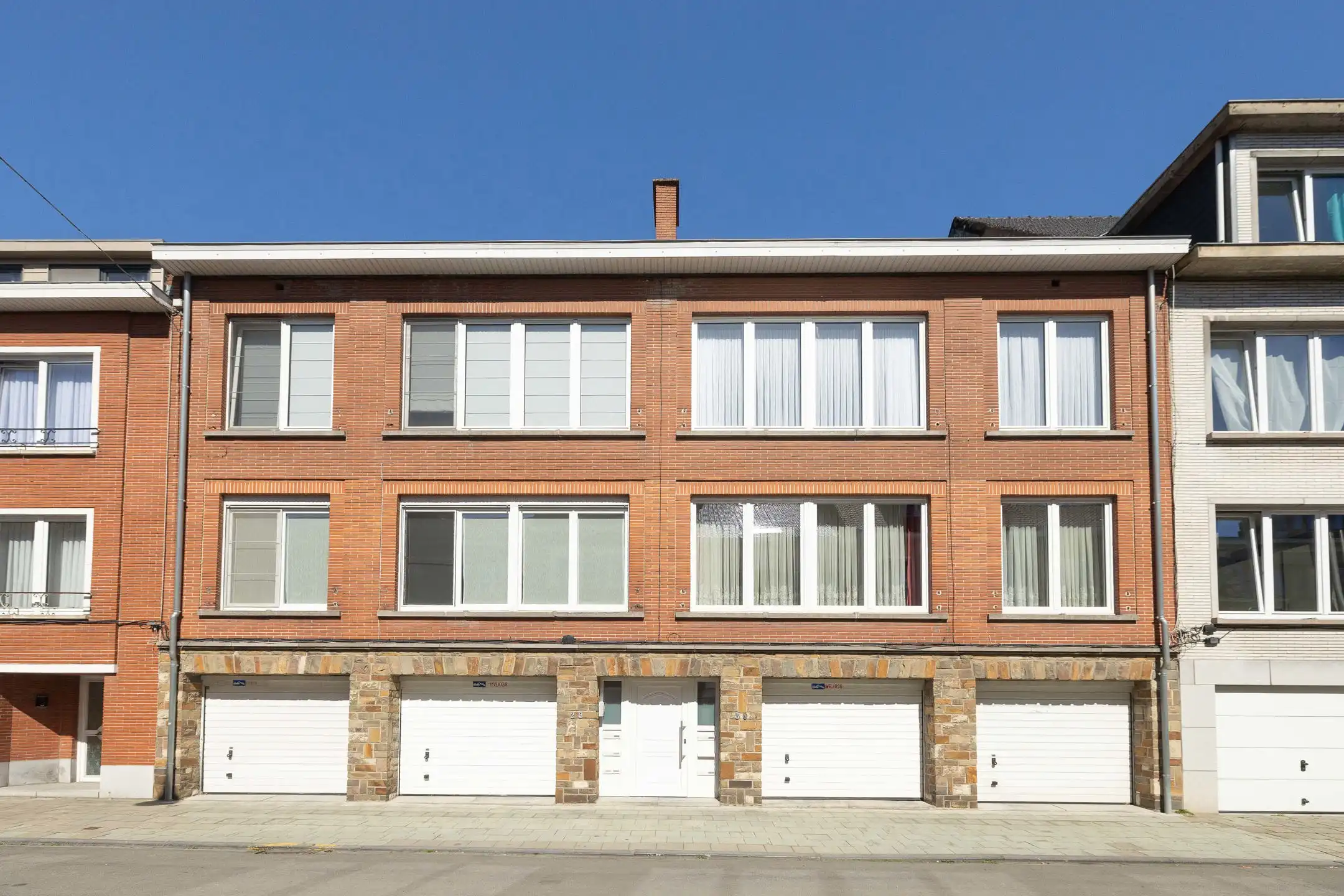 Mooie volumes en grote tuin, een zeldzaamheid in de stad foto {{pictureIndex}}