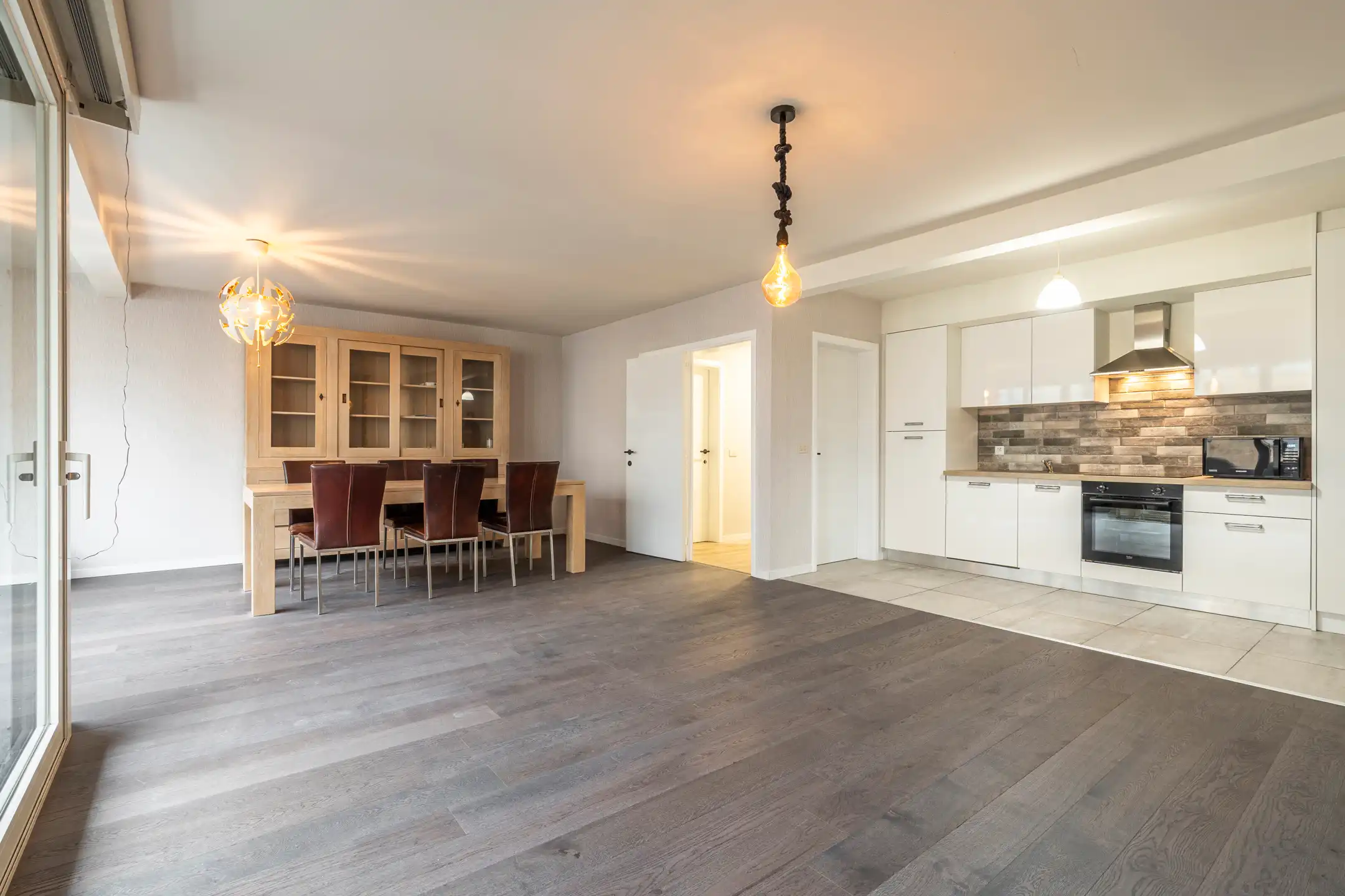 Recent gerenoveerd app. (103m²) met terras en garage foto 6