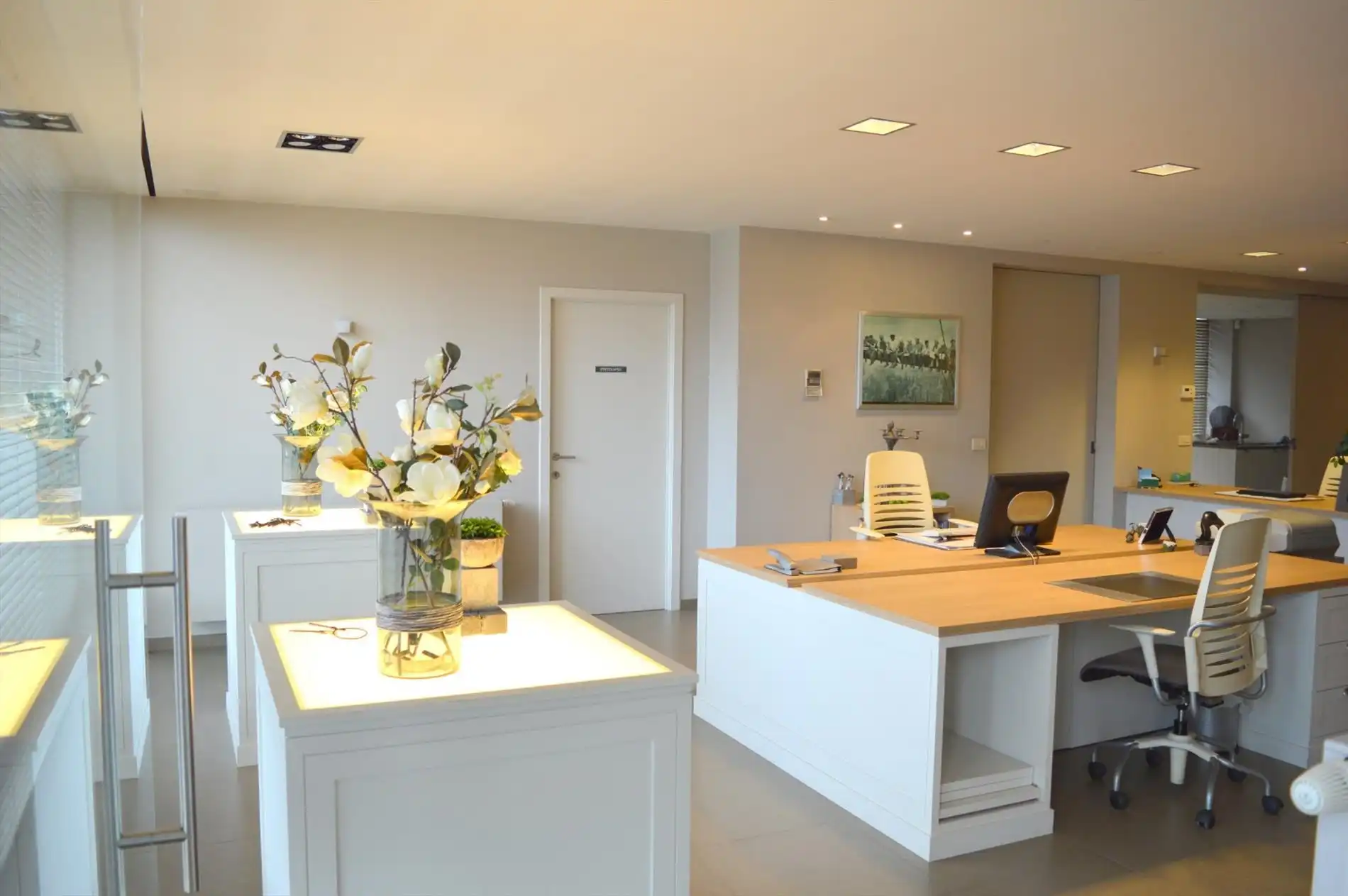 Schitterend ingerichte kantoorruimte op een top locatie in Gullegem foto 4
