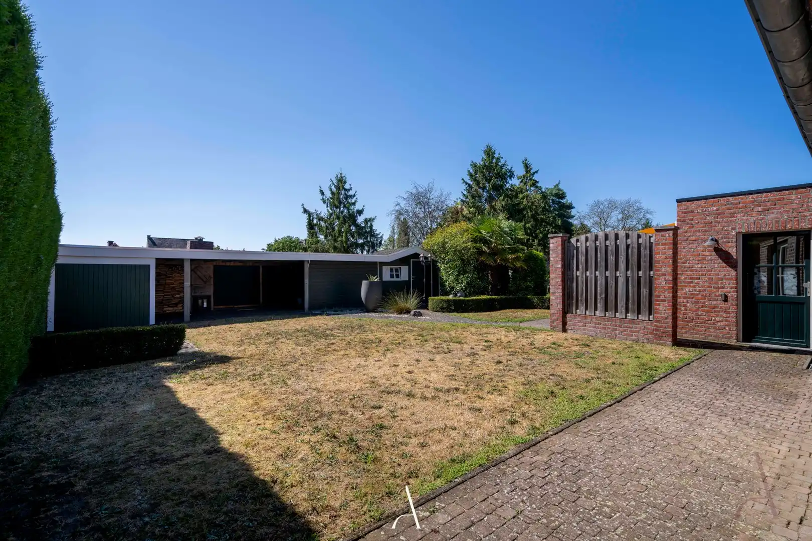 Ruime en verzorgde gezinswoning met 4 slaapkamers op 496 m² in Molenbeersel foto 14
