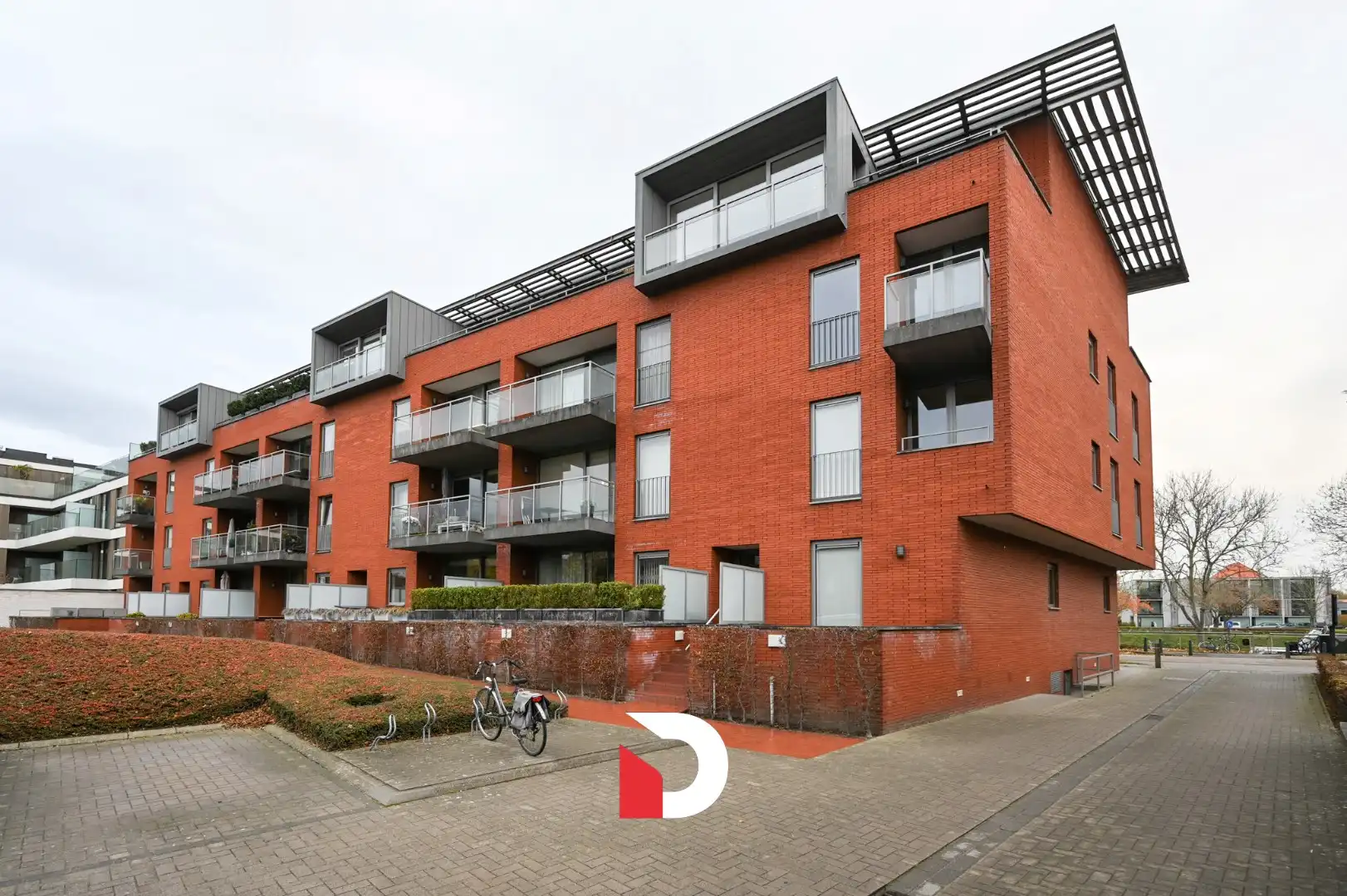 Lichtrijk 3-kamerappartement met frontaal zicht op het water foto 15