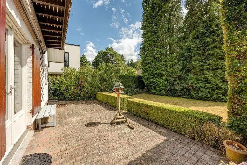 Klassieke te renoveren villa op een mooi hoekperceel in wijk "Hertebos" foto 22