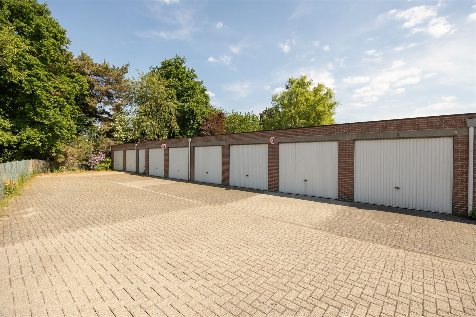 Lofty appartement met huge terras foto 18