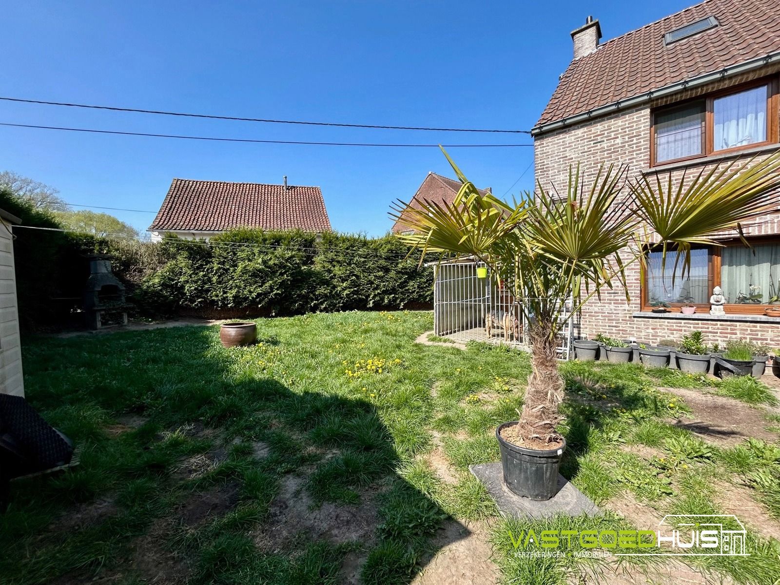 Halfopen gezinswoning met garage en tuin foto 22