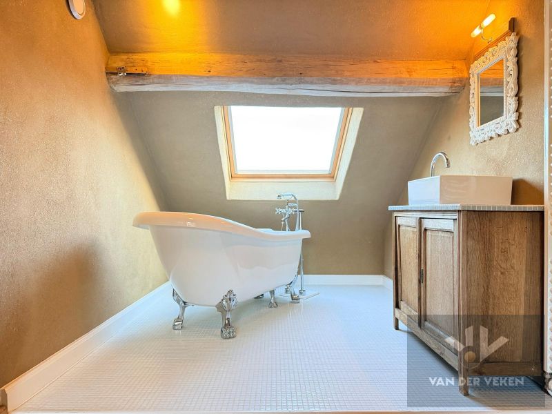 Prachtige woning met 4 slaapkamers. foto 22