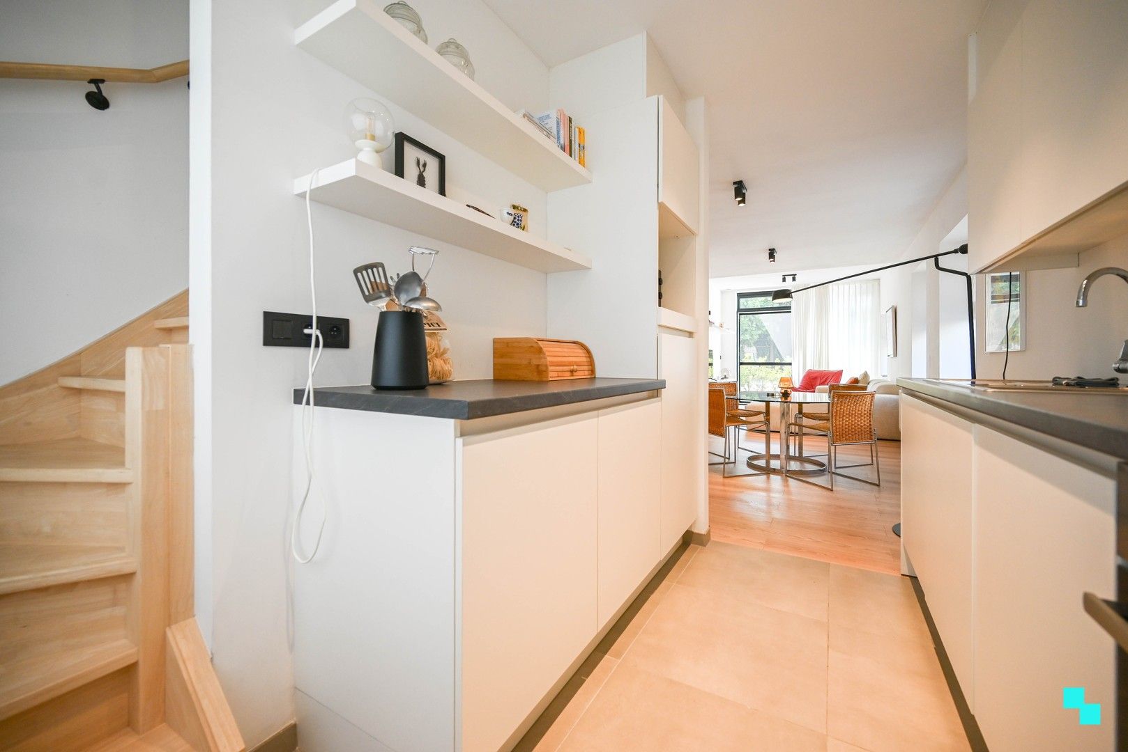 Centraal gelegen, uniek appartement in karaktervol herenhuis foto 11
