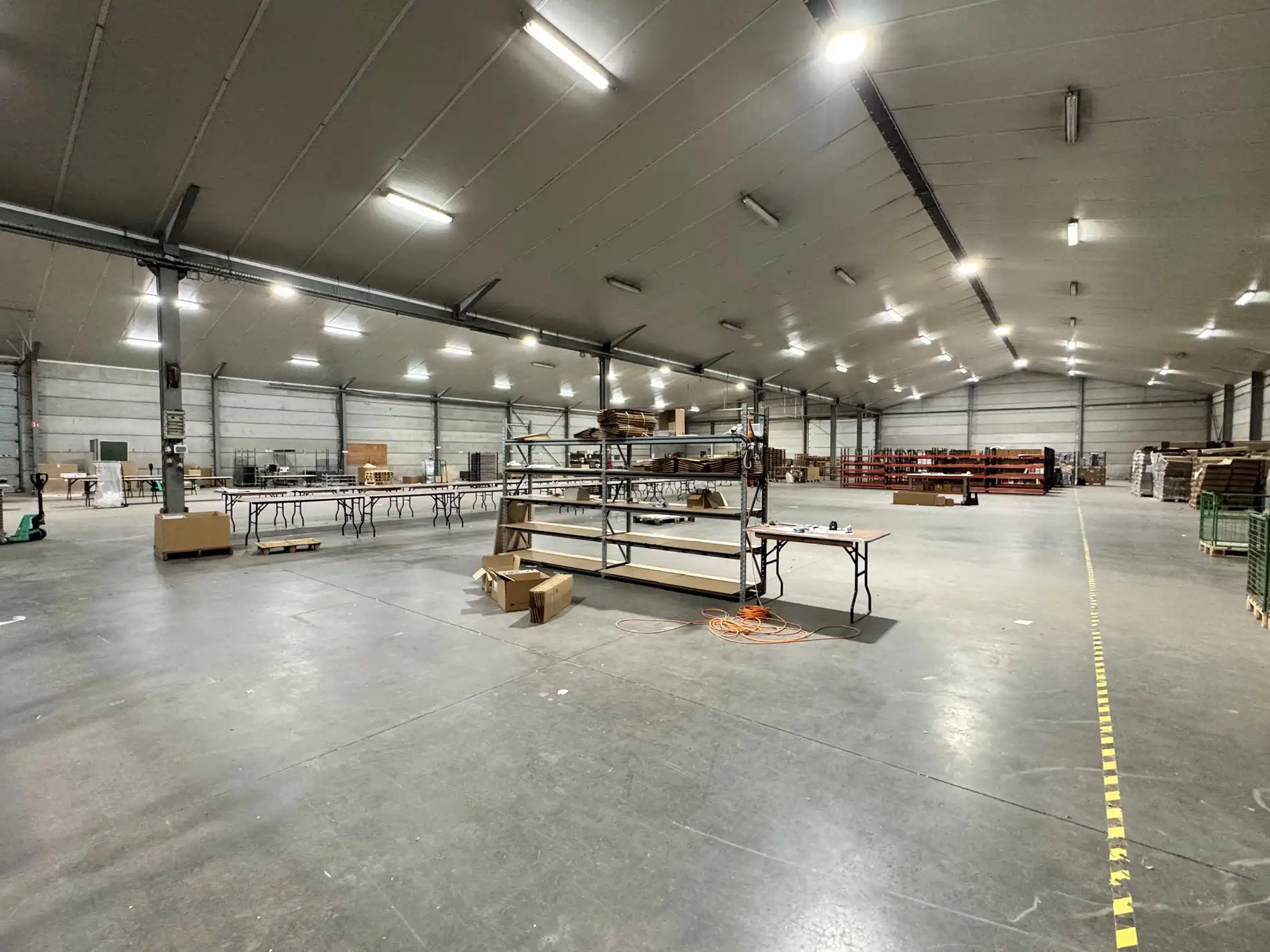 Loods met burelen te huur te Koekelare  foto 22