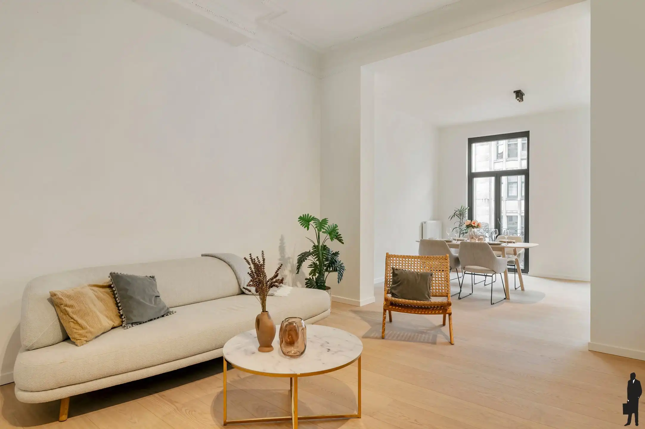 Gerenoveerd tweeslaapkamer appartement met balkons foto 7