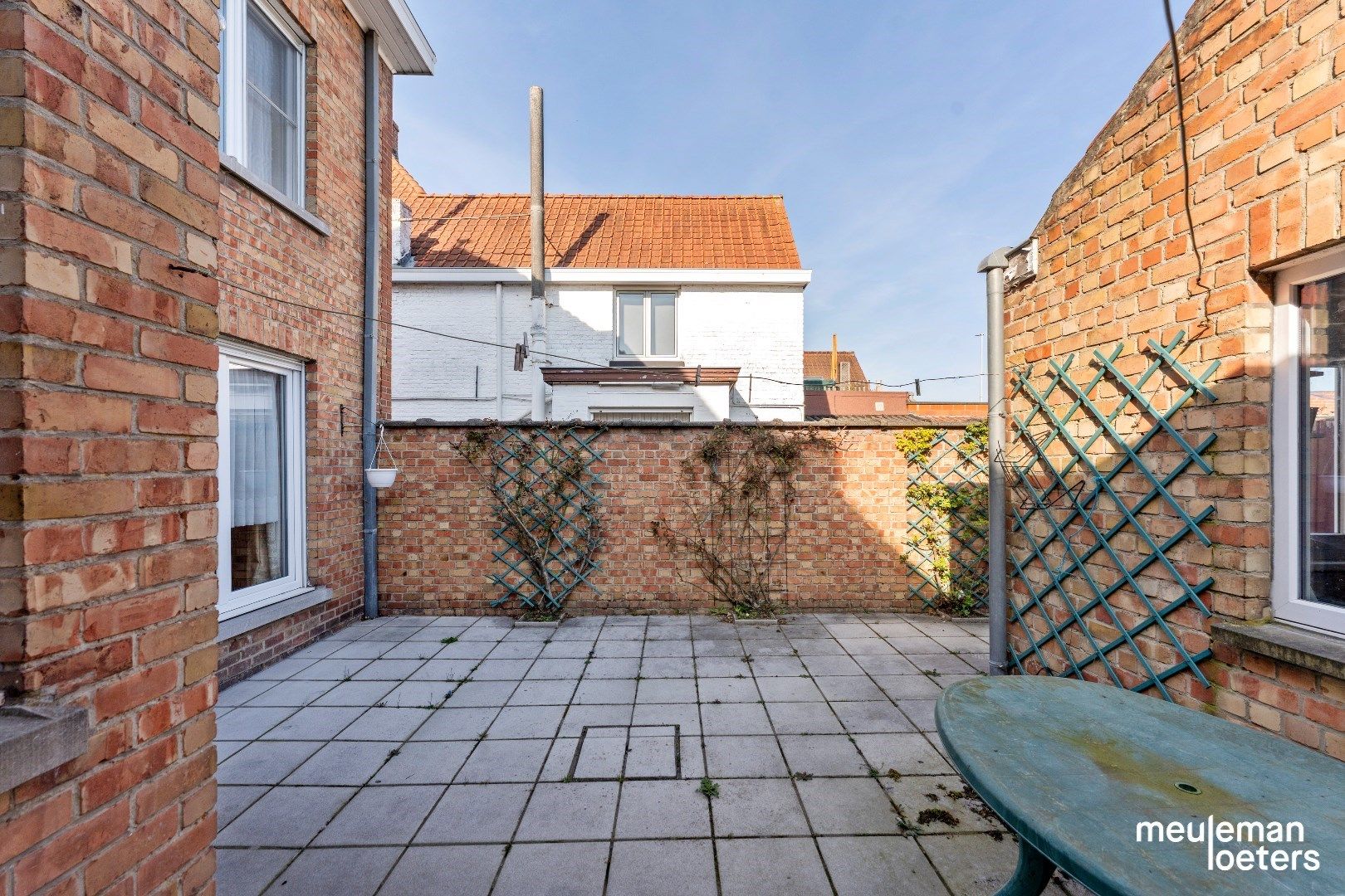 Te renoveren woning met ruime tuin foto 7