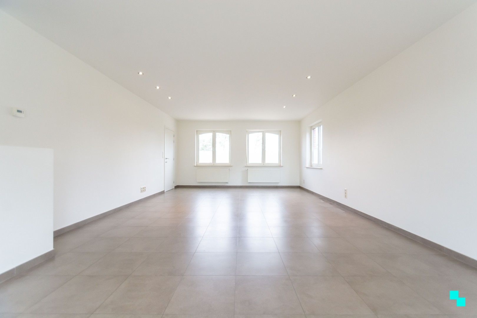 Hoogwaardige afgewerkte woning met tuin foto 4