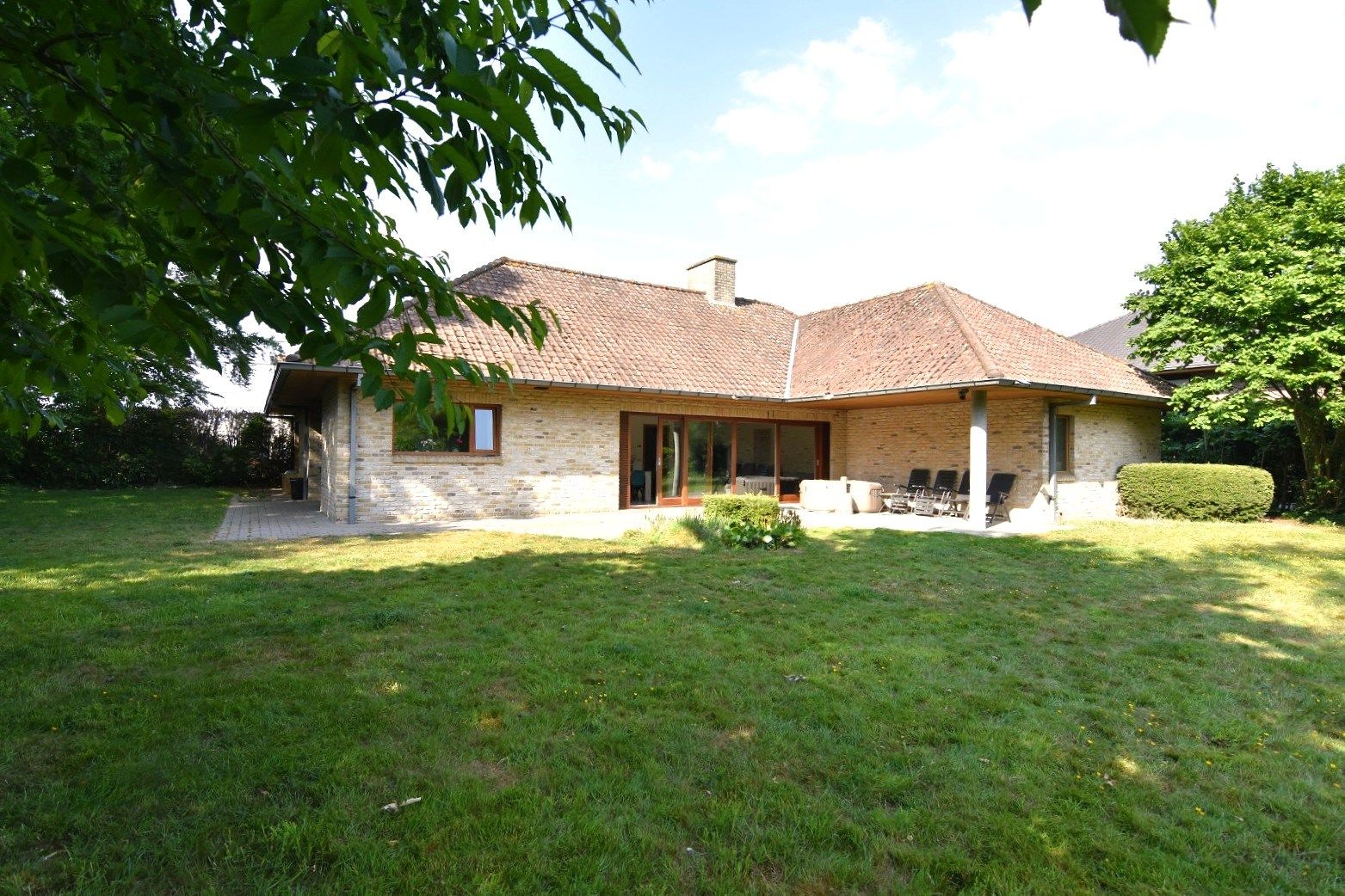 Alleenstaande woning met indrukwekkende tuin foto 5