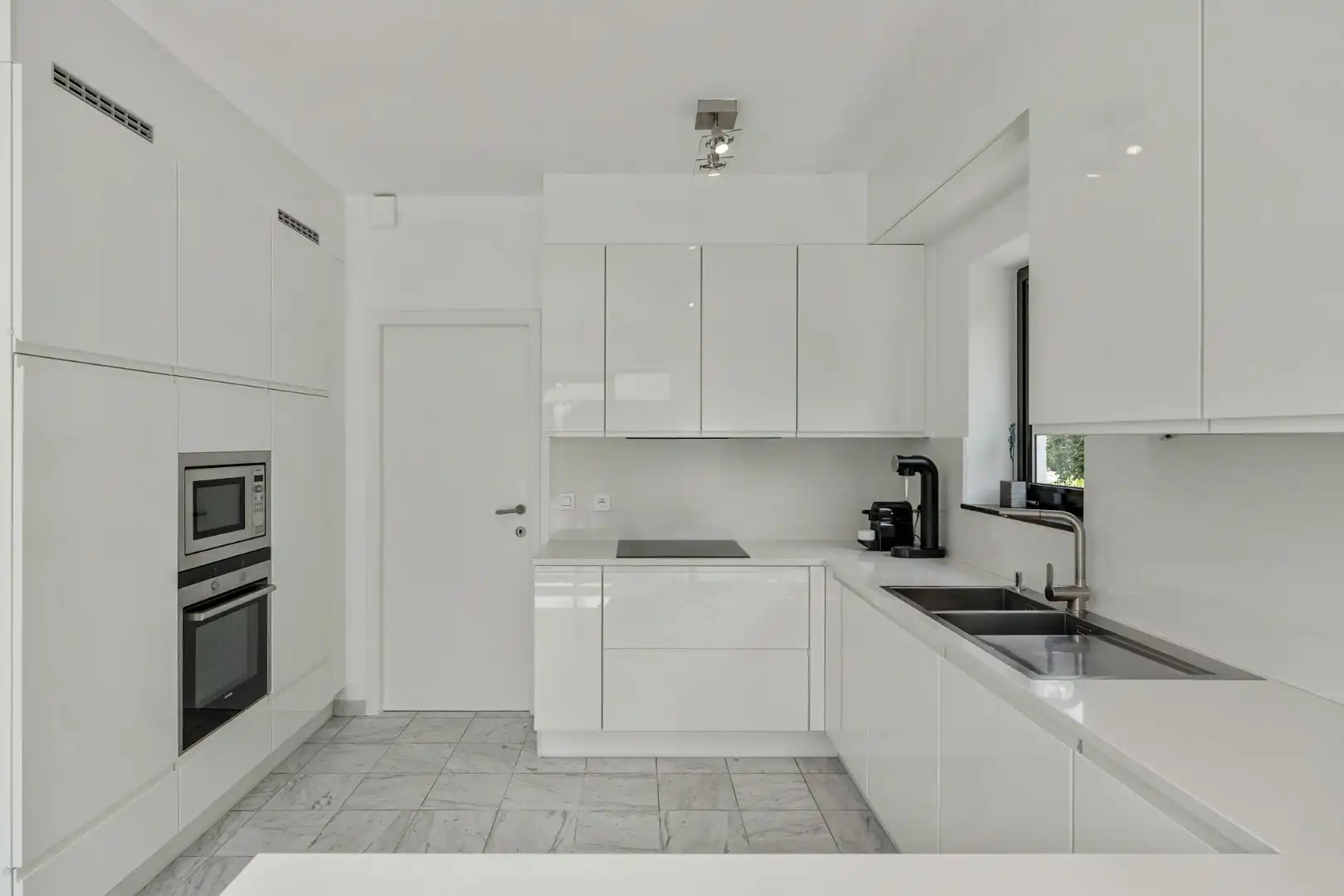 Moderne architectenwoning met mooie tuin en zwembad, 5 slaapkamers in Hasselt, OB op 8a12ca in doodlopende straat foto 17
