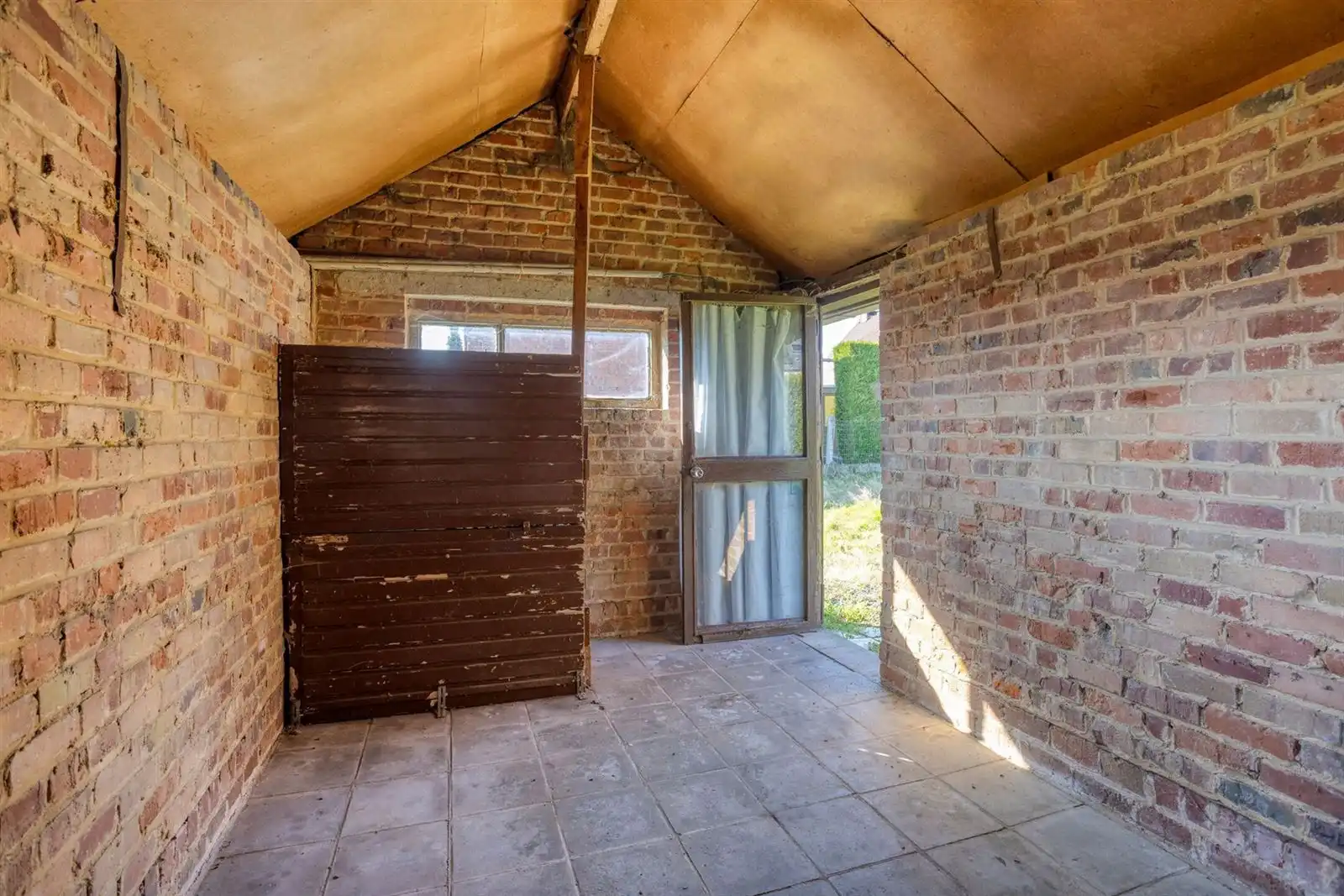 Alleenstaande woning met omringde tuin foto 27